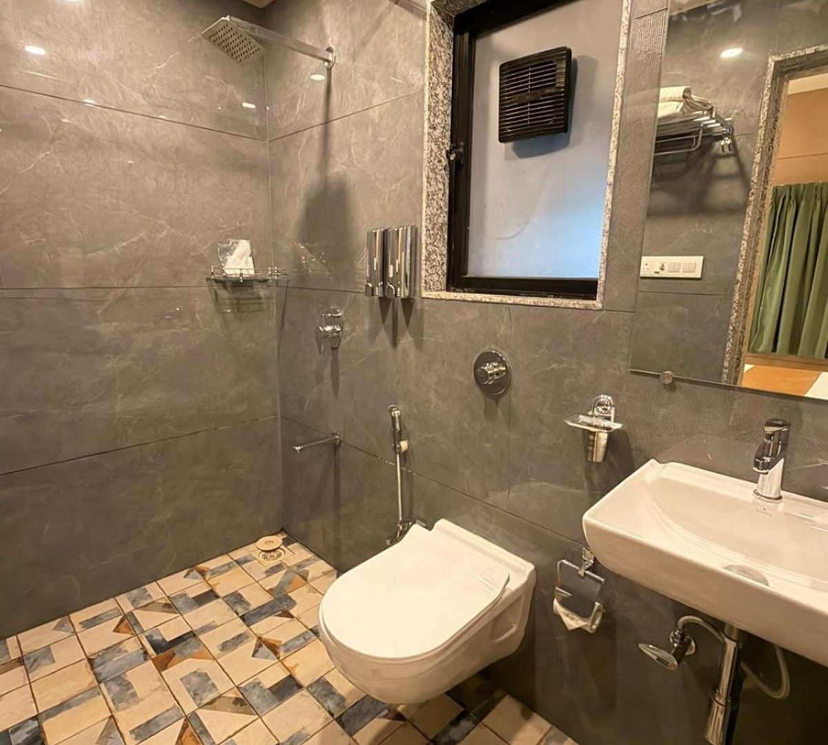 Shelter - Formerly Known As Fisco The Hub Link Hotel 3*