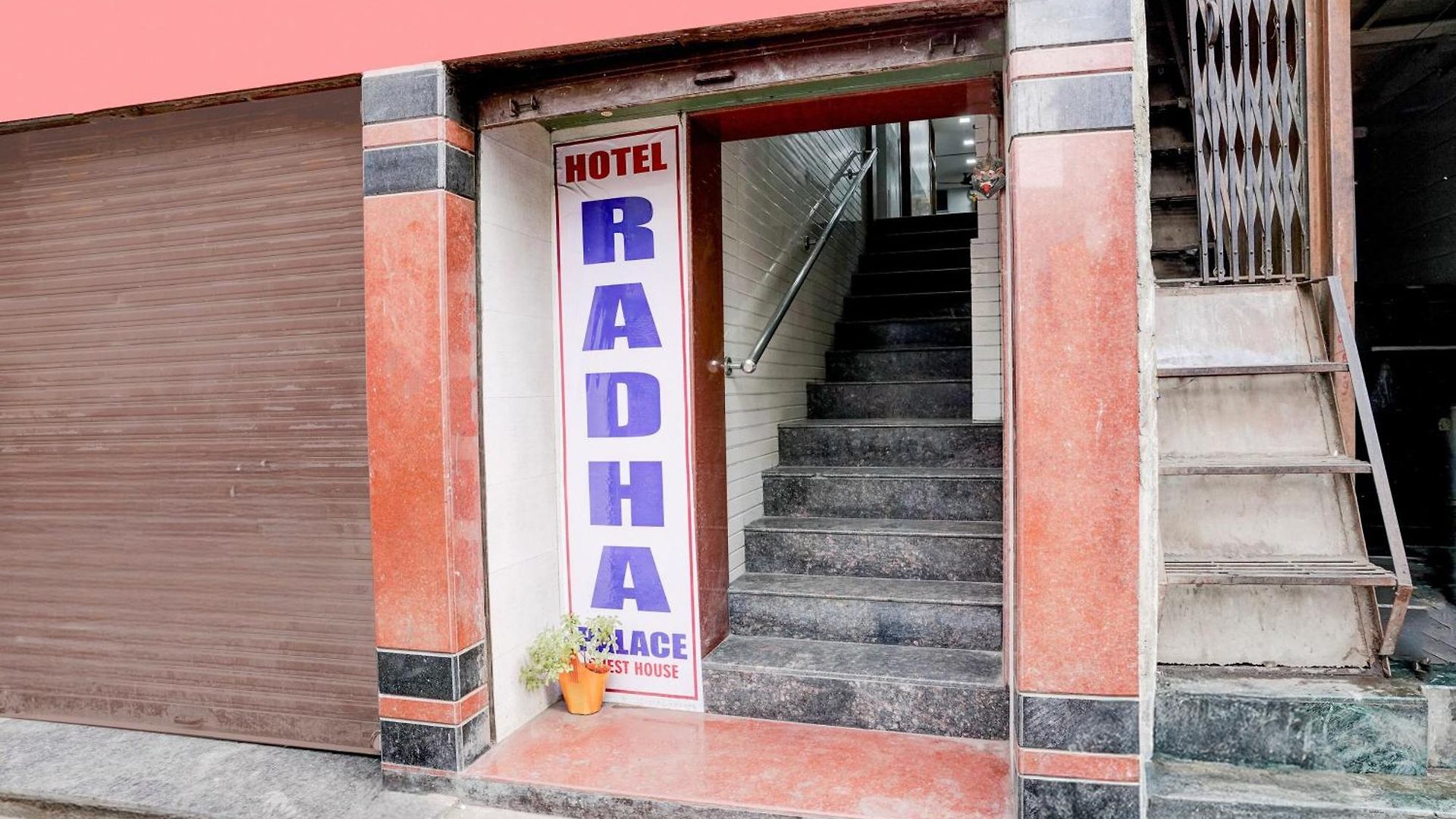 O Radha Palace Hotel 3*