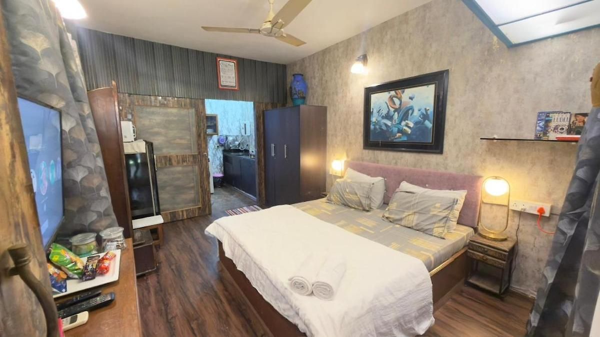 Independent Garden Cottage-bandra-carter Road Apartment Mumbai