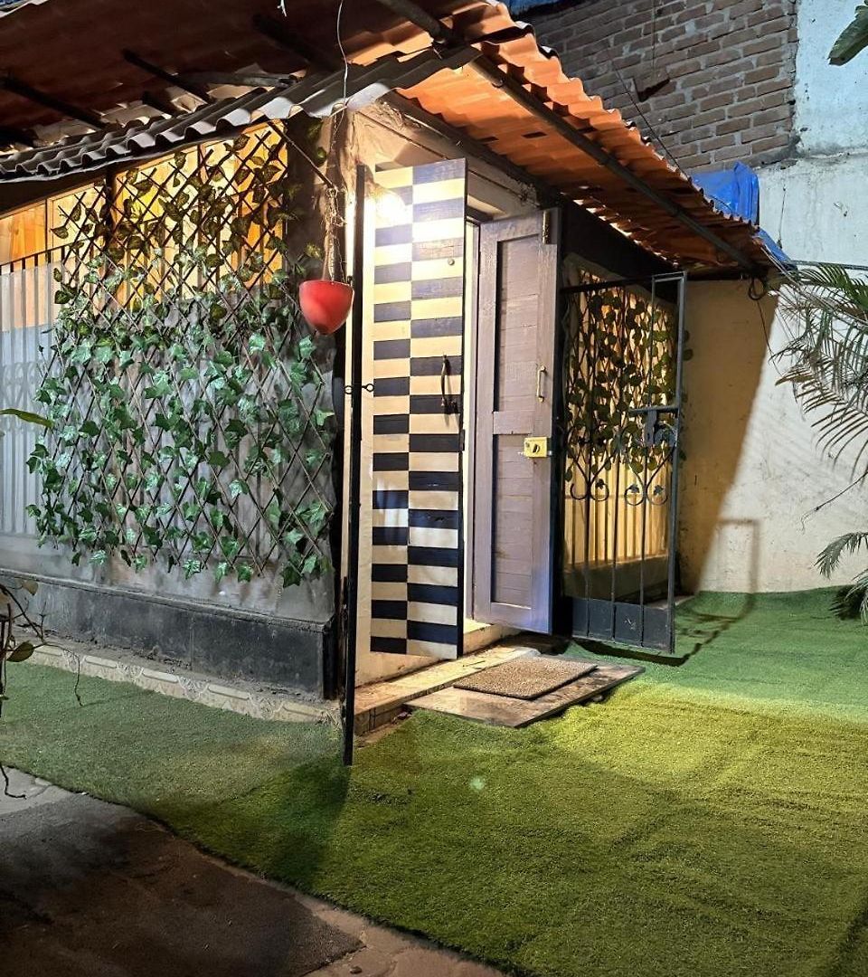 Independent Garden Cottage-bandra-carter Road Mumbai