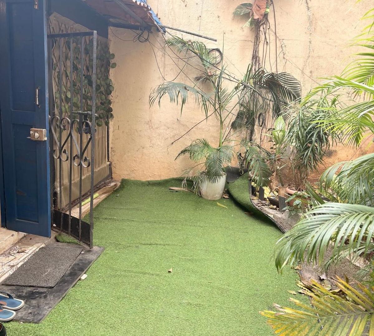 Independent Garden Cottage-bandra-carter Road Apartment *