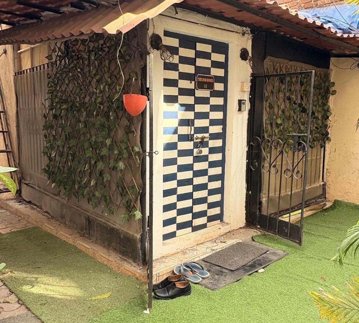 Apartment Independent Garden Cottage-bandra-carter Road Mumbai
