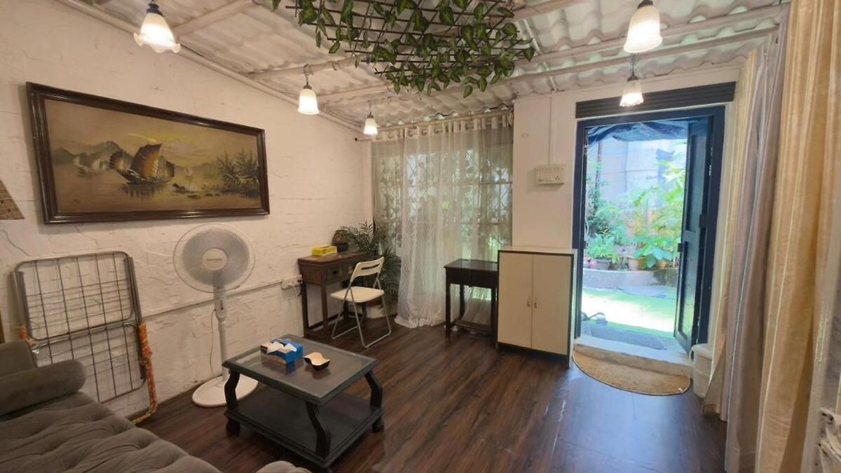 Apartment Independent Garden Cottage-bandra-carter Road