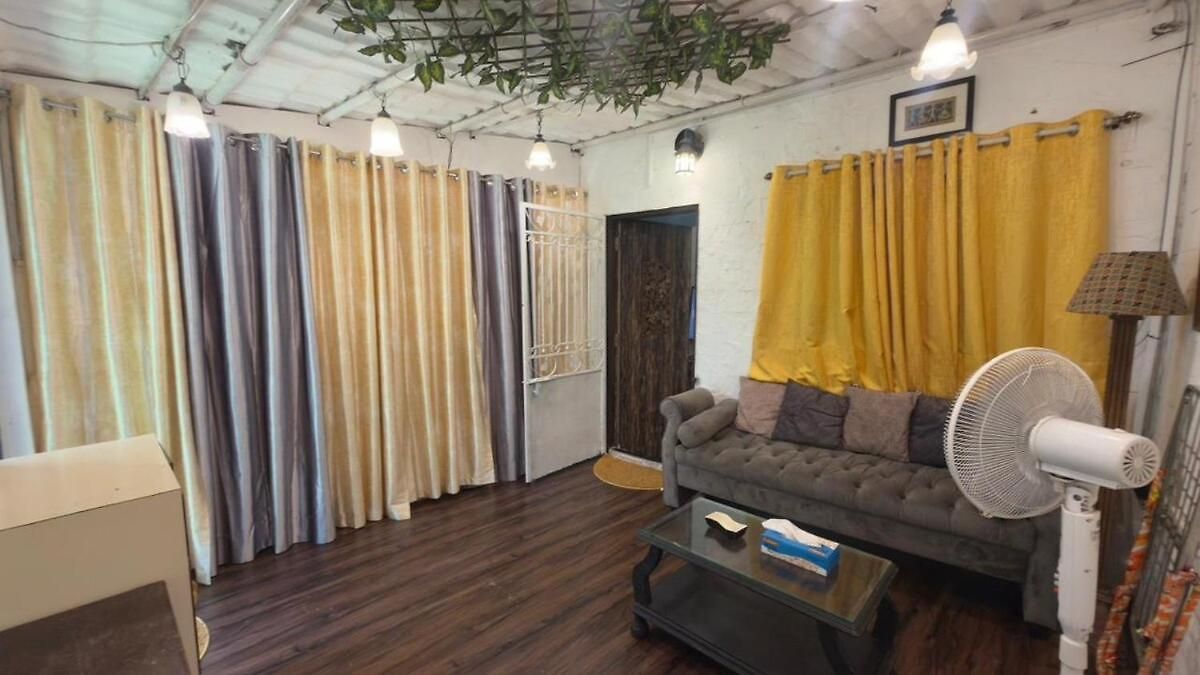 Independent Garden Cottage-bandra-carter Road Apartment