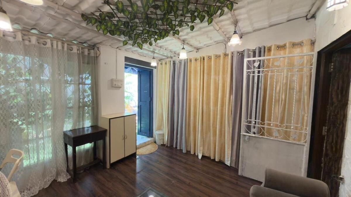 Apartment Independent Garden Cottage-bandra-carter Road