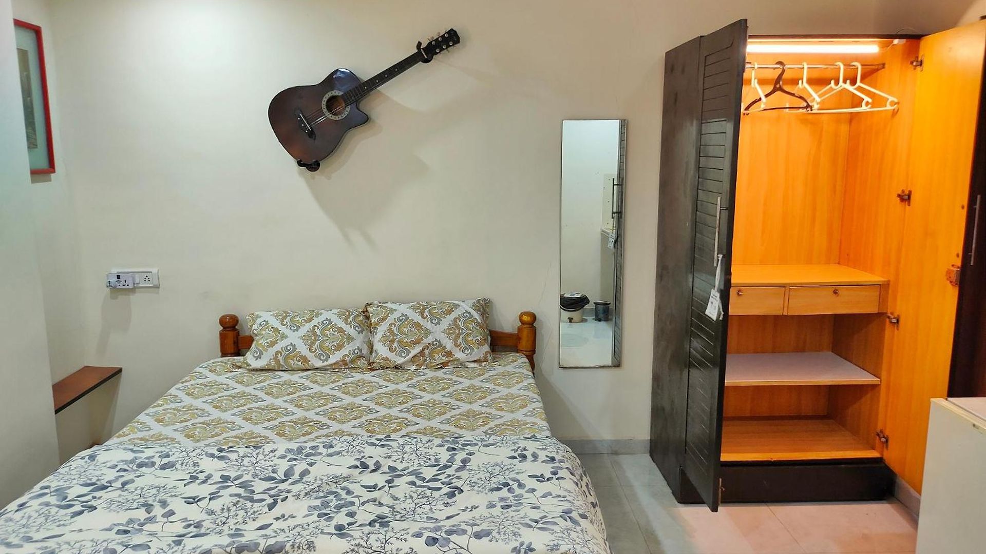 Ebony - Ac, Kitchenette, Ensuite, Independent Mumbai