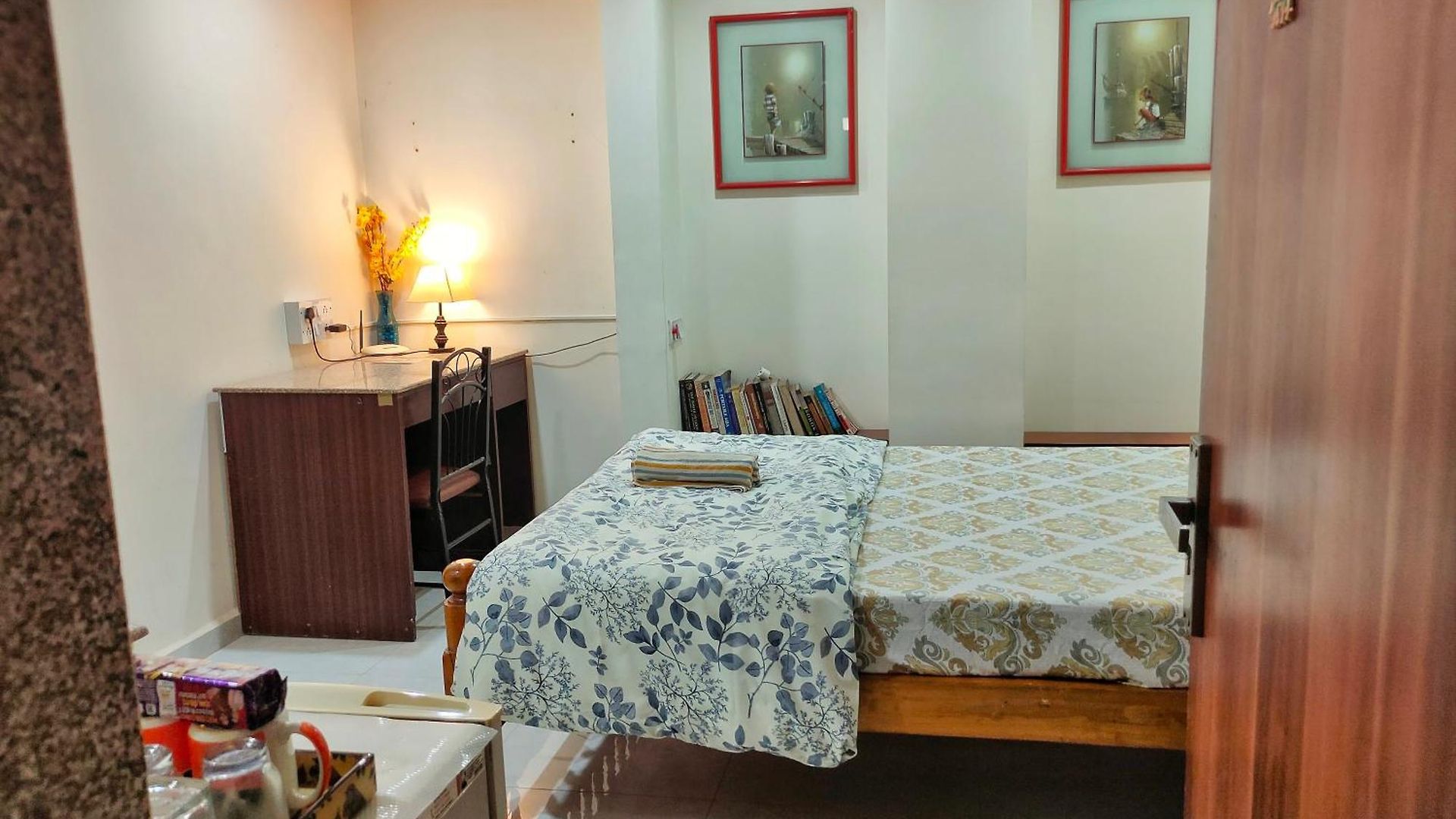 Homestay Ebony - Ac, Kitchenette, Ensuite, Independent