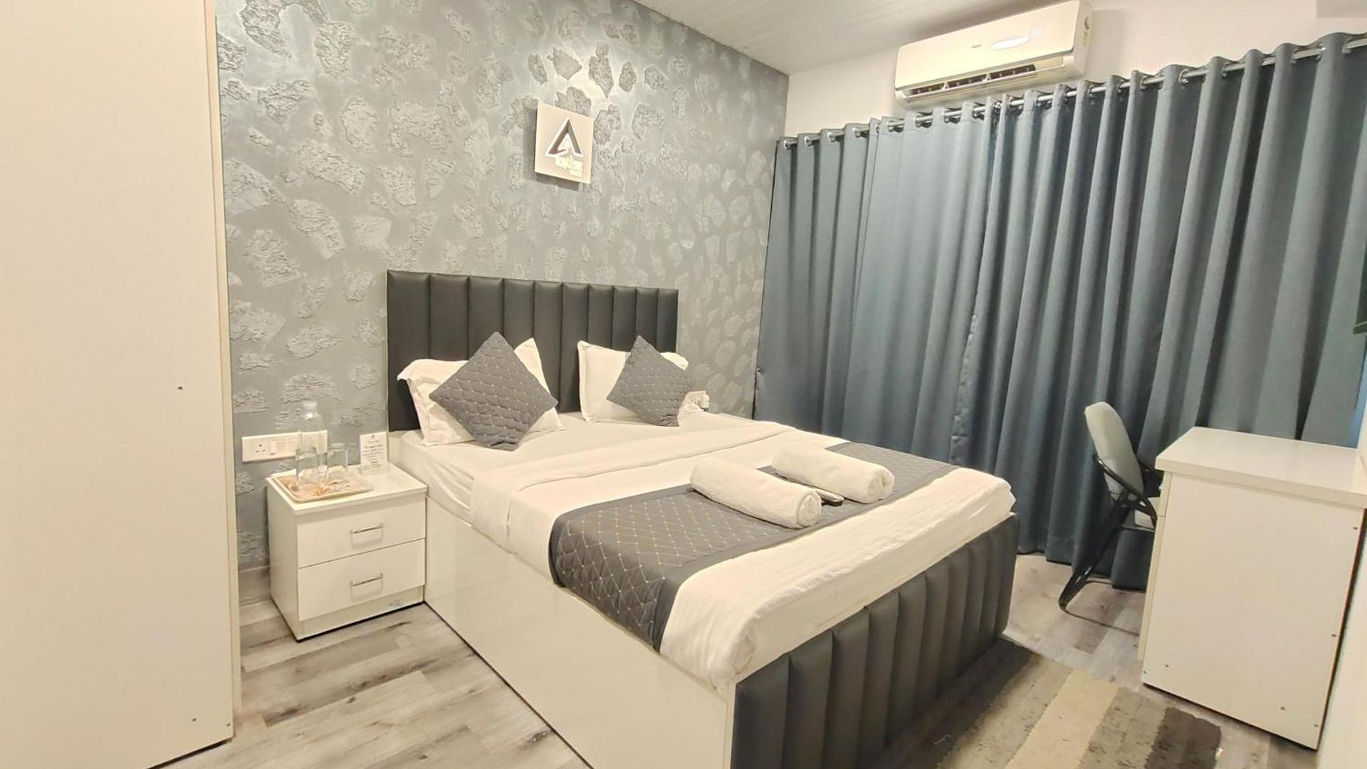 Guest house Astha Kandivali Service 3*
