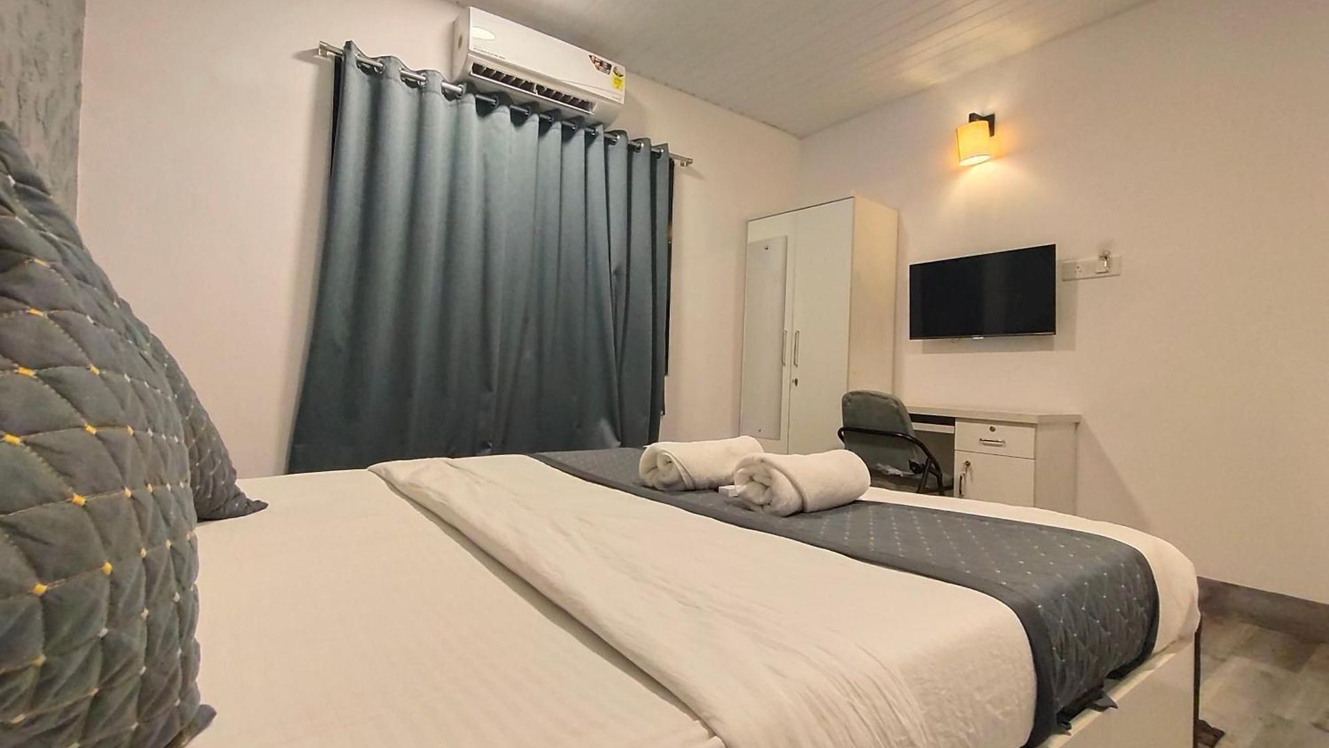 Guest house Astha Kandivali Service
