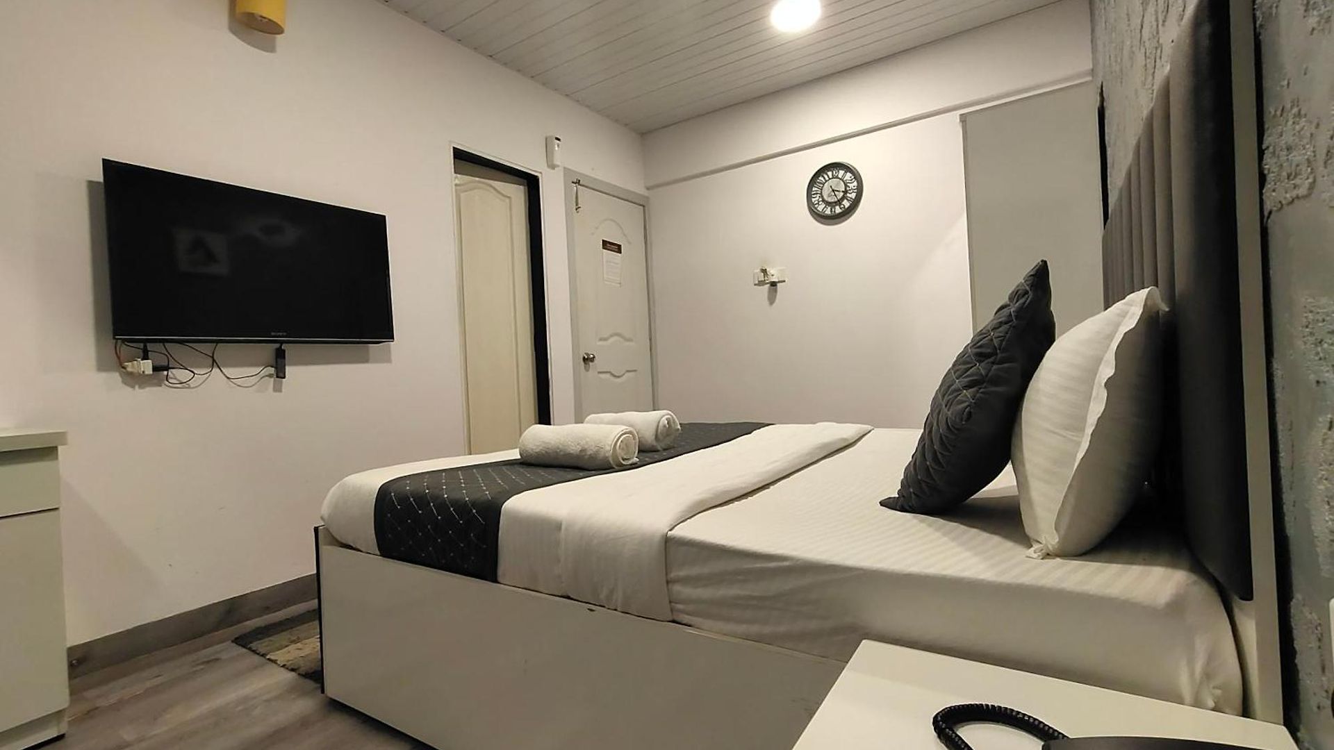 Astha Kandivali Service Guest house Mumbai
