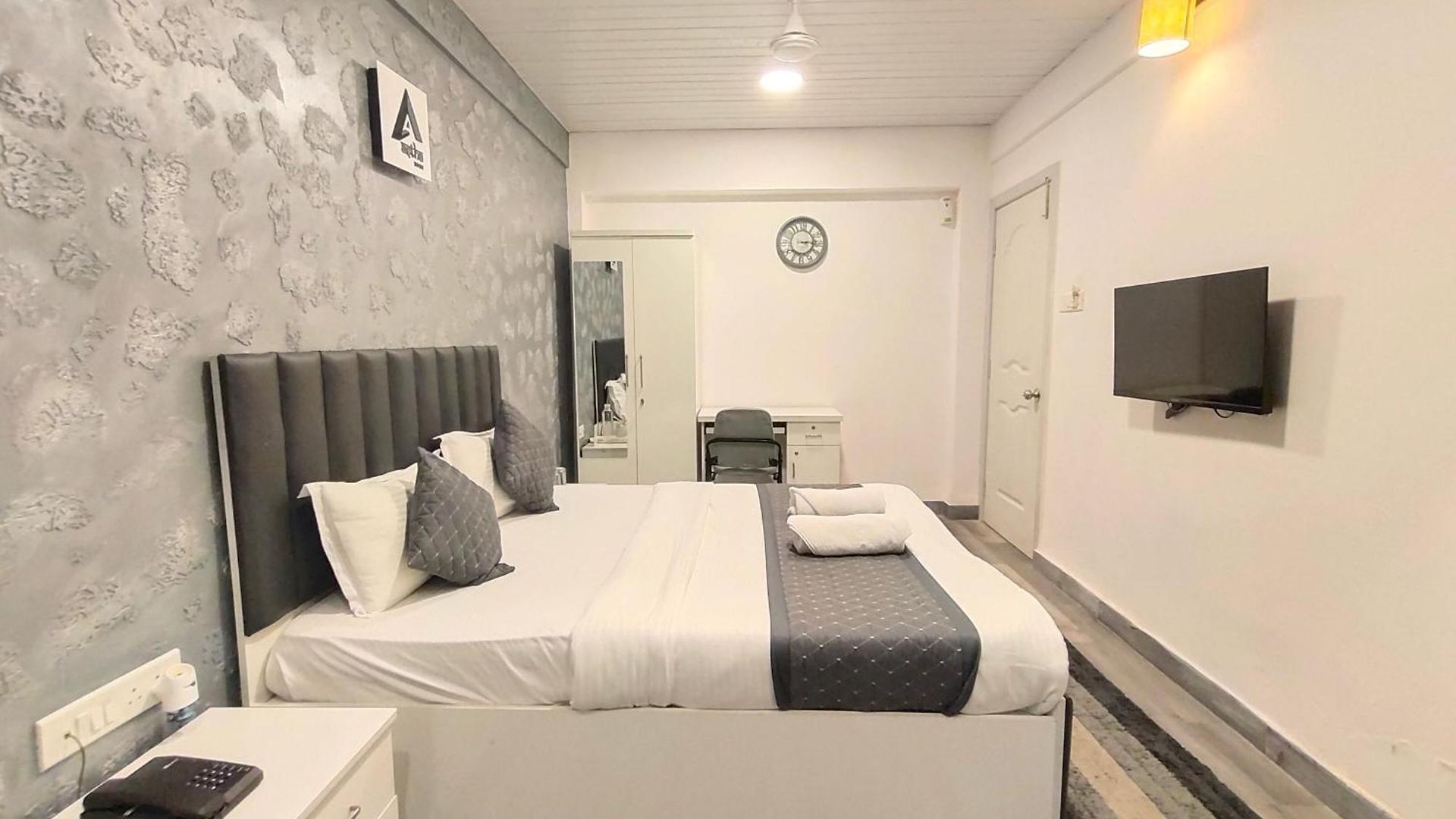 Guest house Astha Kandivali Service 3*