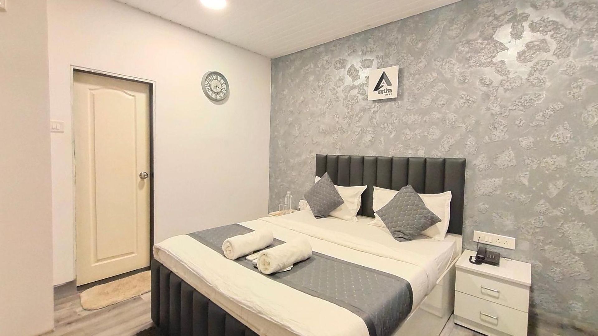 Astha Kandivali Service 3*