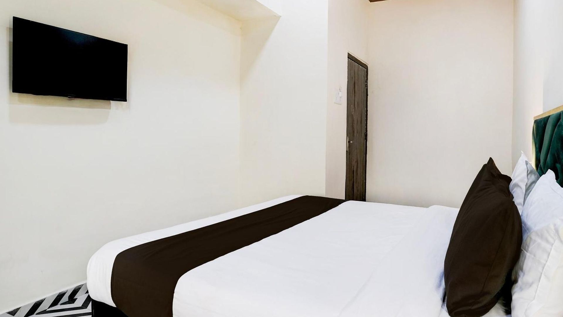Hotel O Big Rahat Palace