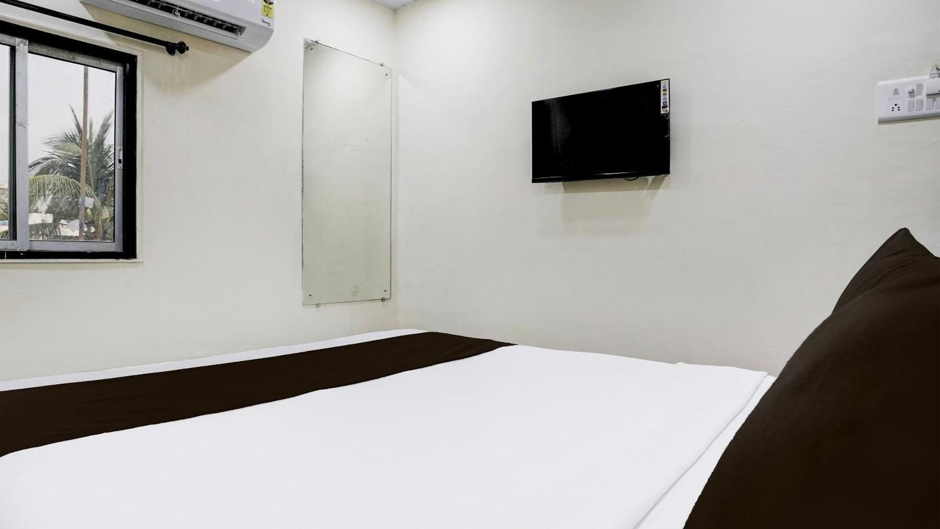 Hotel O Big Rahat Palace Mumbai
