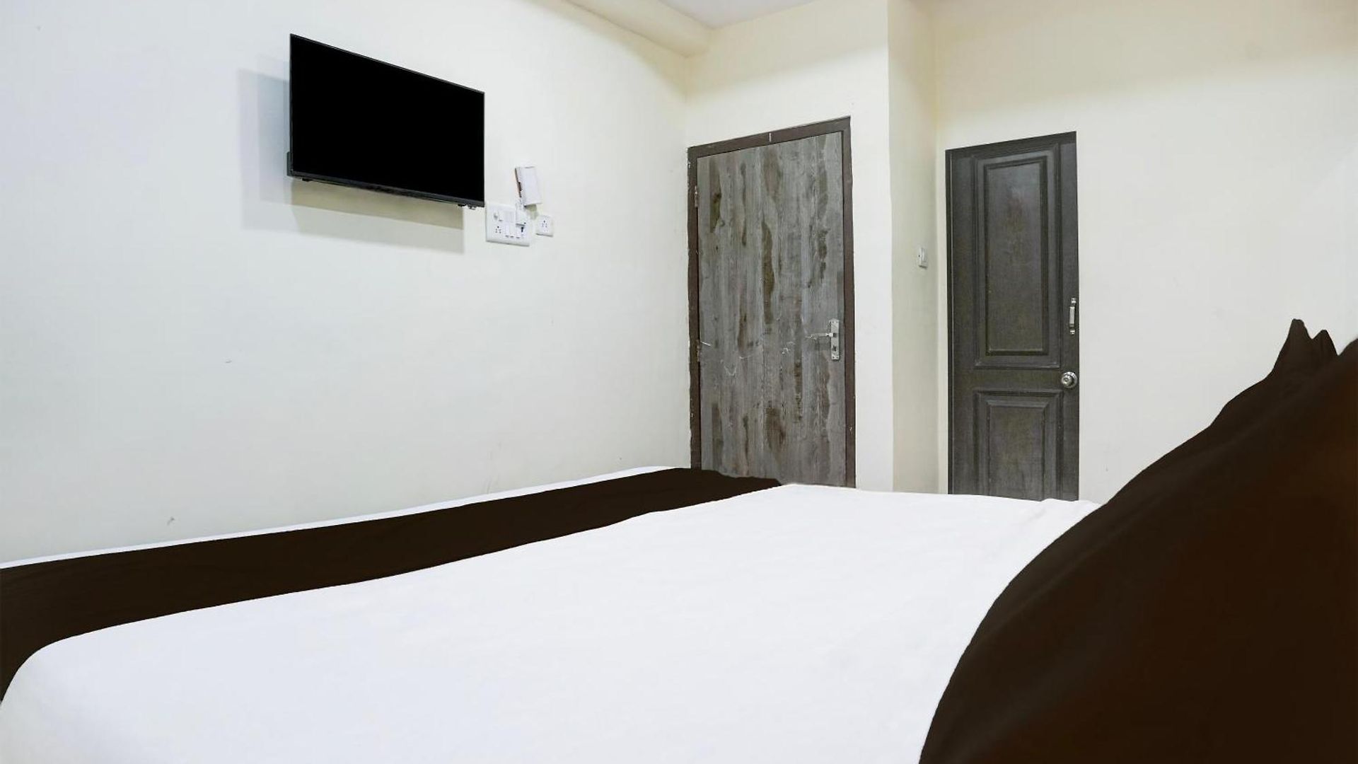 Hotel O Big Rahat Palace Mumbai