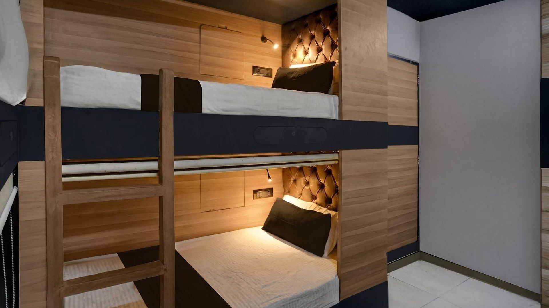 Hotel O We 3*