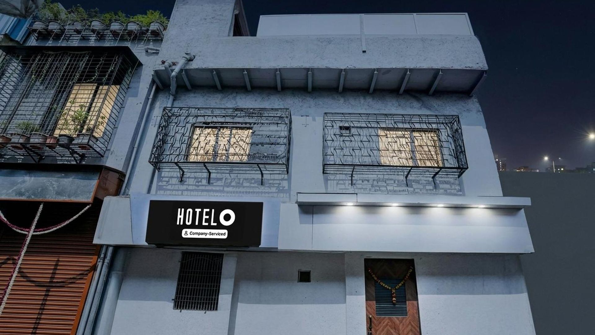 O Khar East Near Railway Station