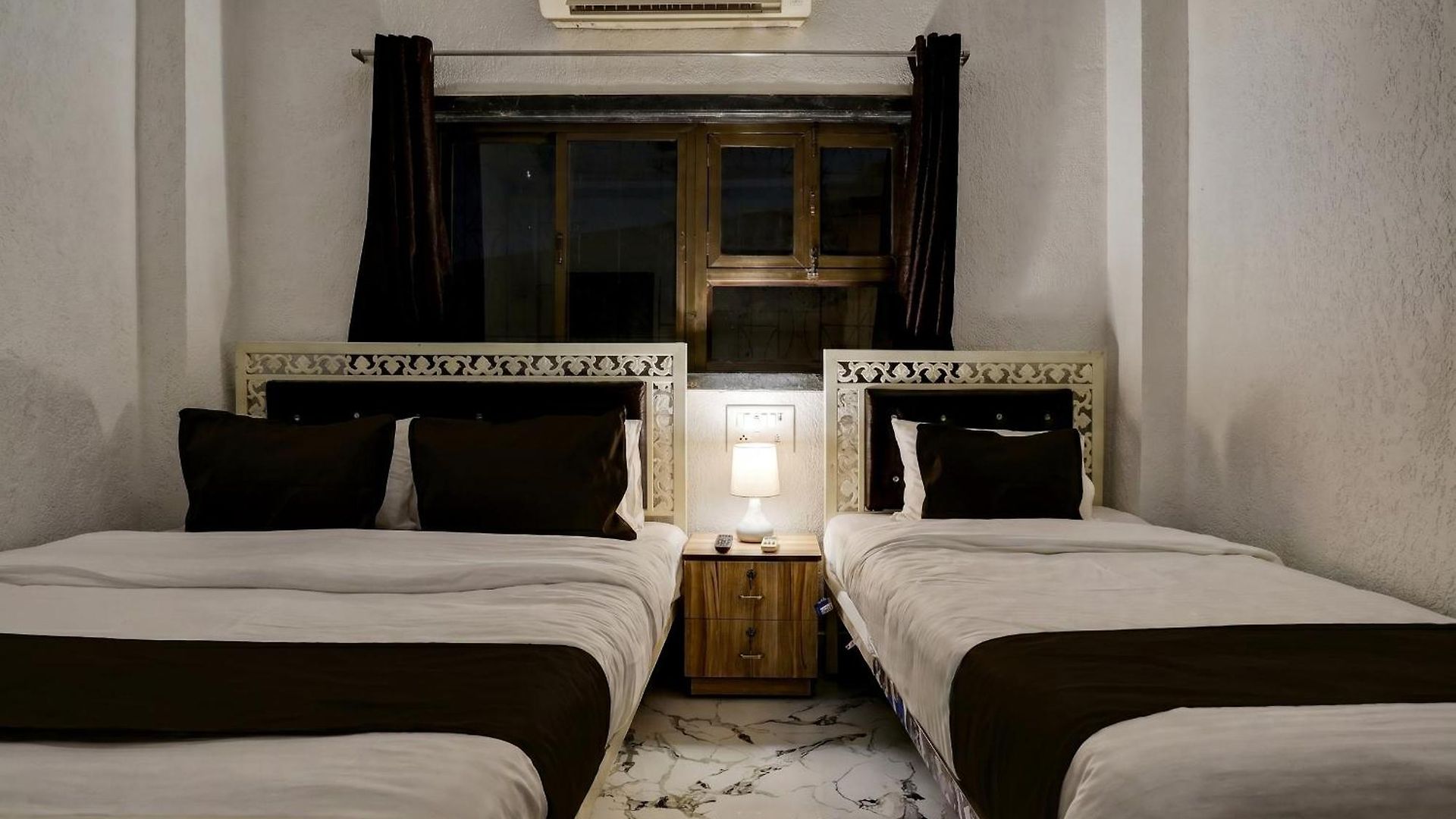 Hotel O Khar East Near Railway Station Mumbai