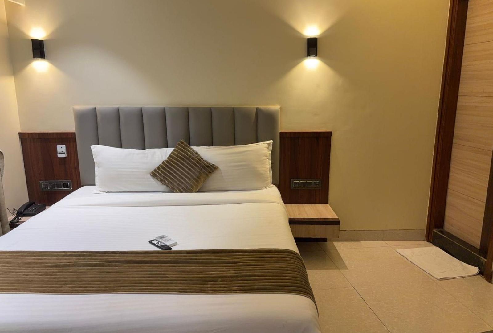 Golden Crown Guest house *