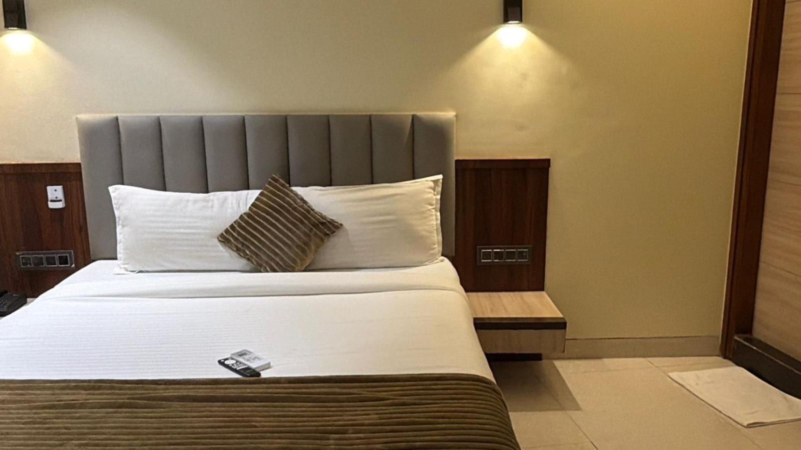 Golden Crown Guest house *