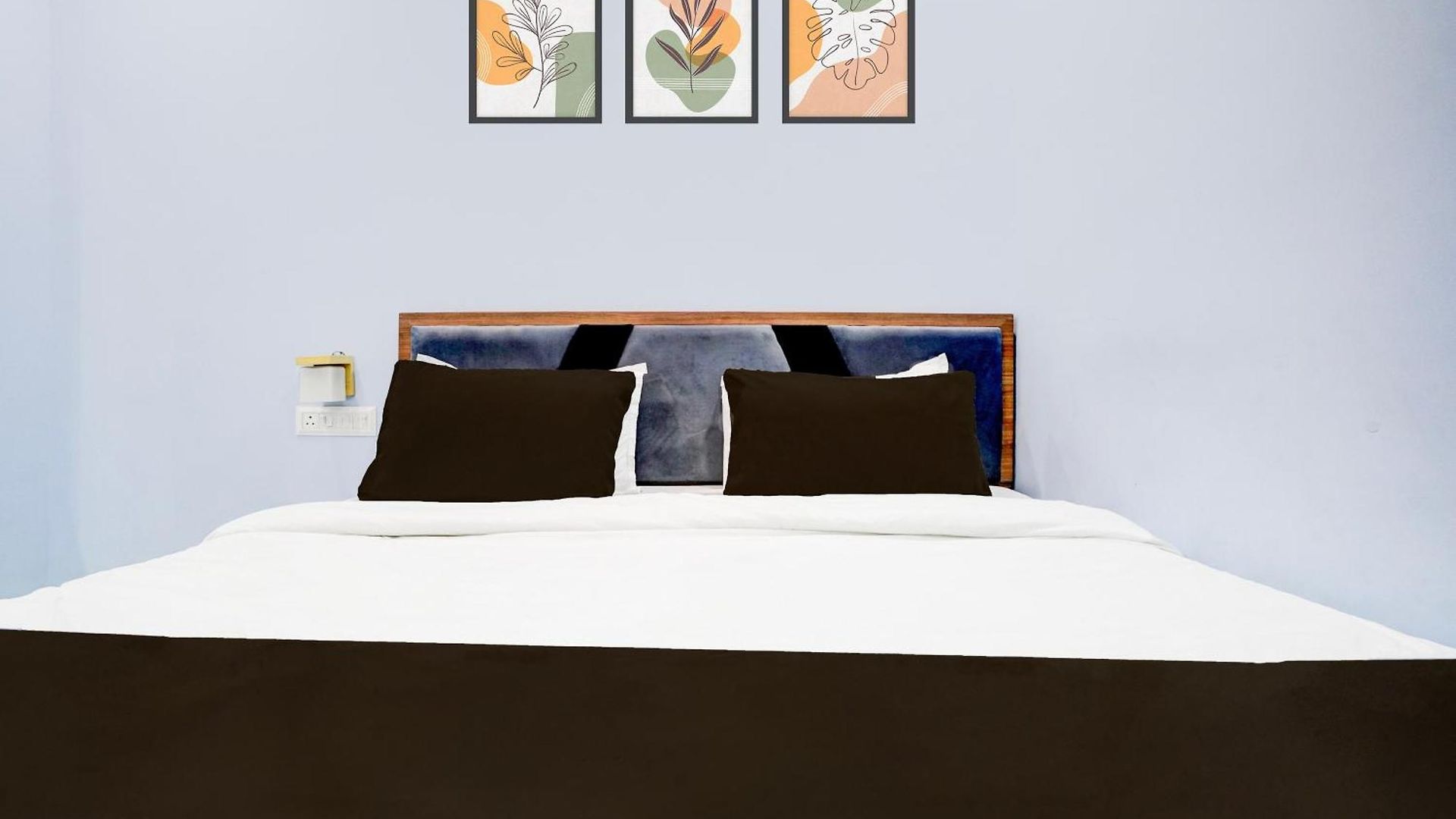 Hotel O Ashyana & *