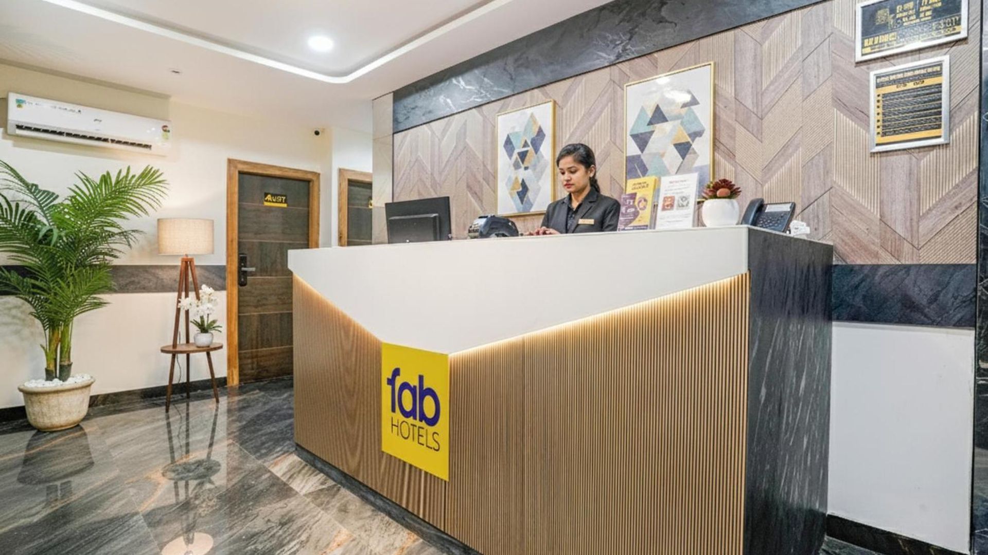 Riza International Nesco Goregaon Hotel