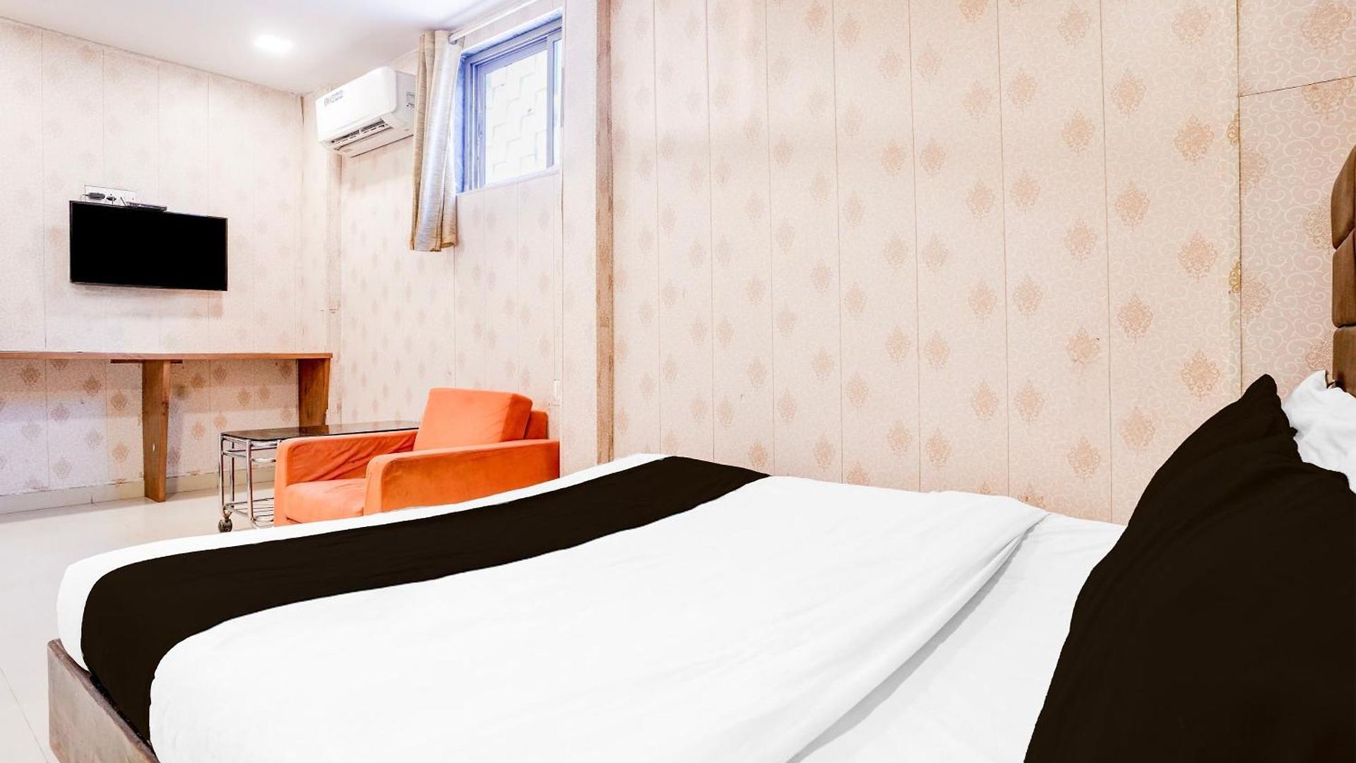 Hotel O Aksa