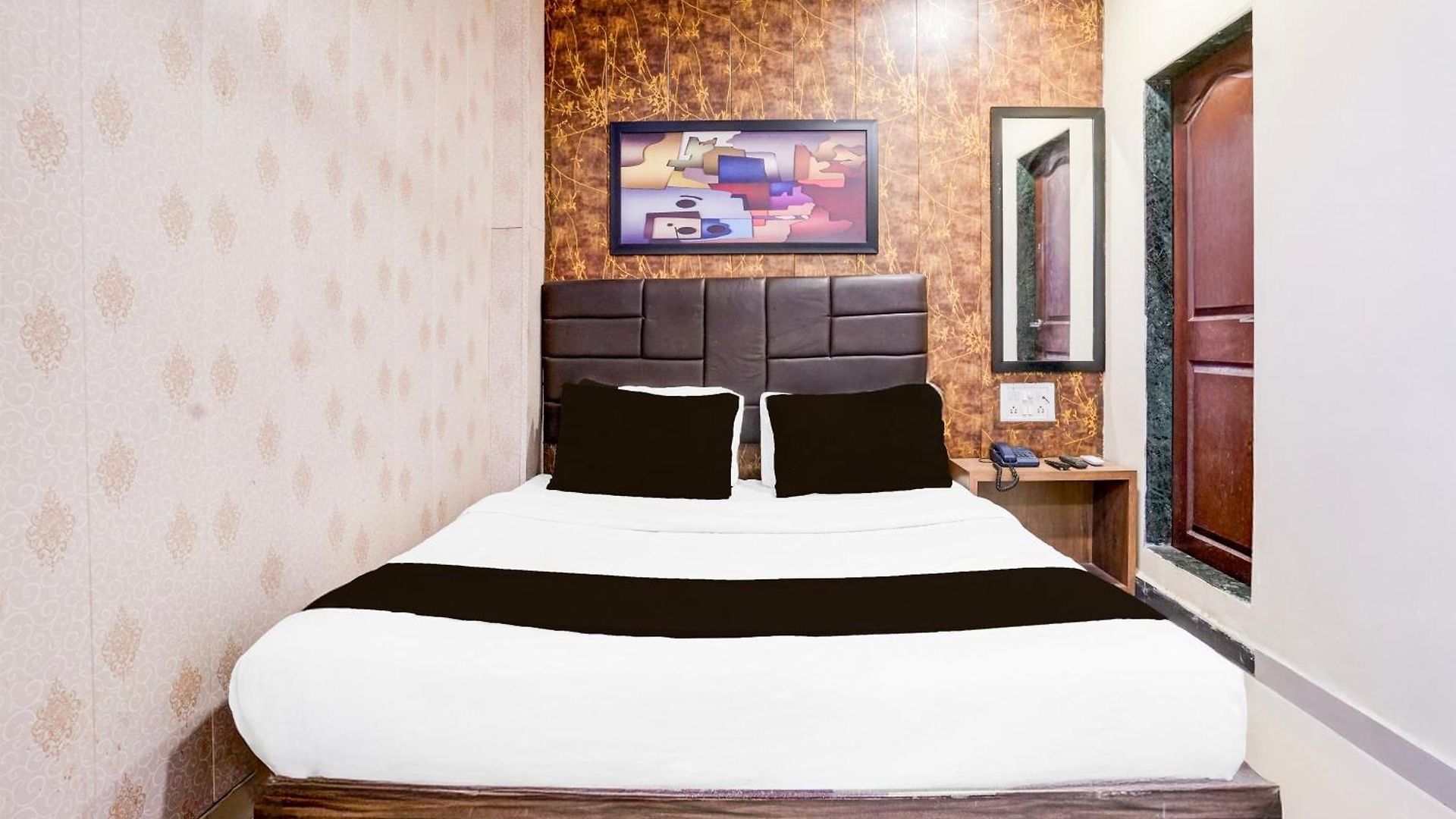Hotel O Aksa Mumbai