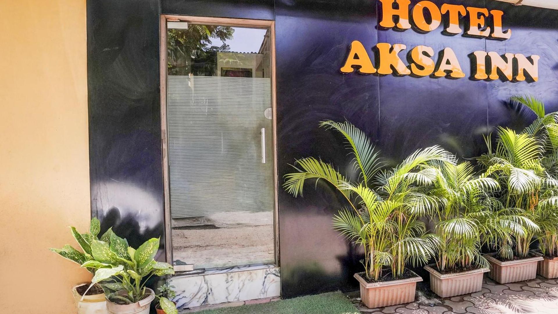 Hotel O Aksa Mumbai