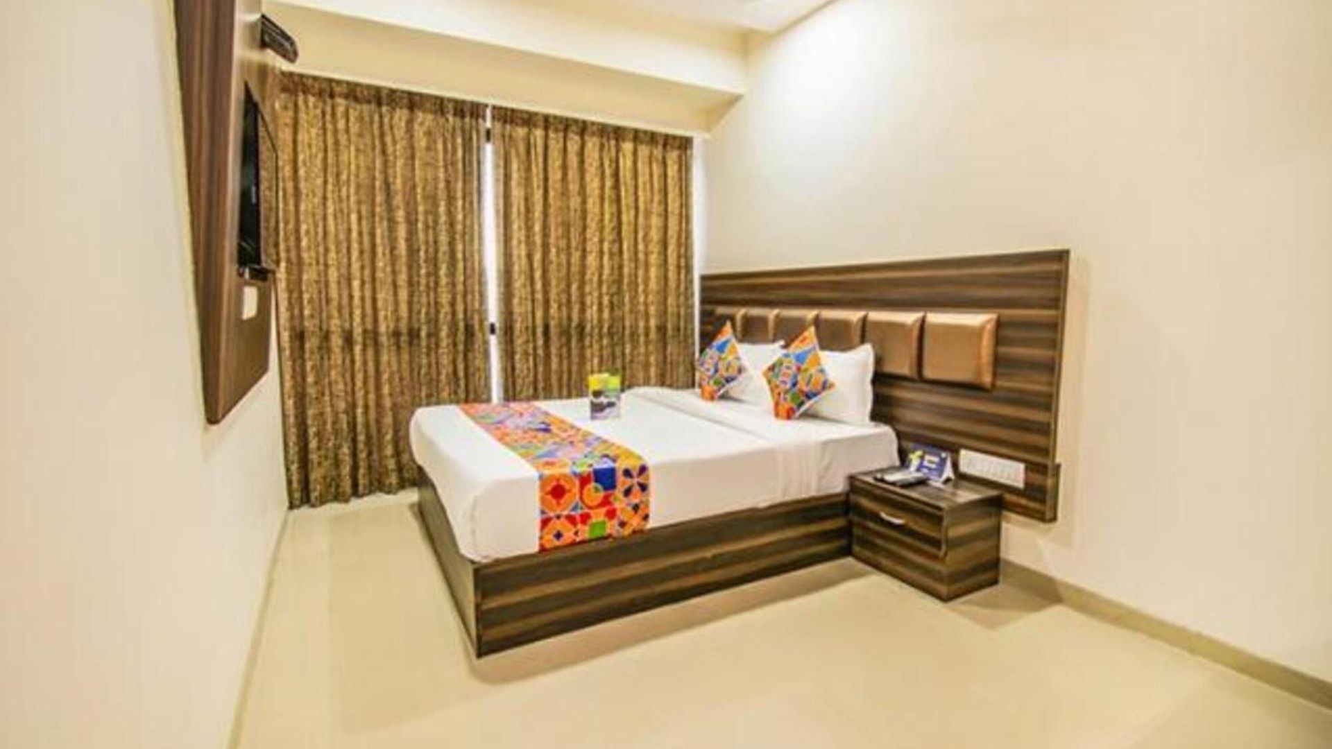 Retreats At Precious Pearl - Near International Airport ! Hotel Mumbai