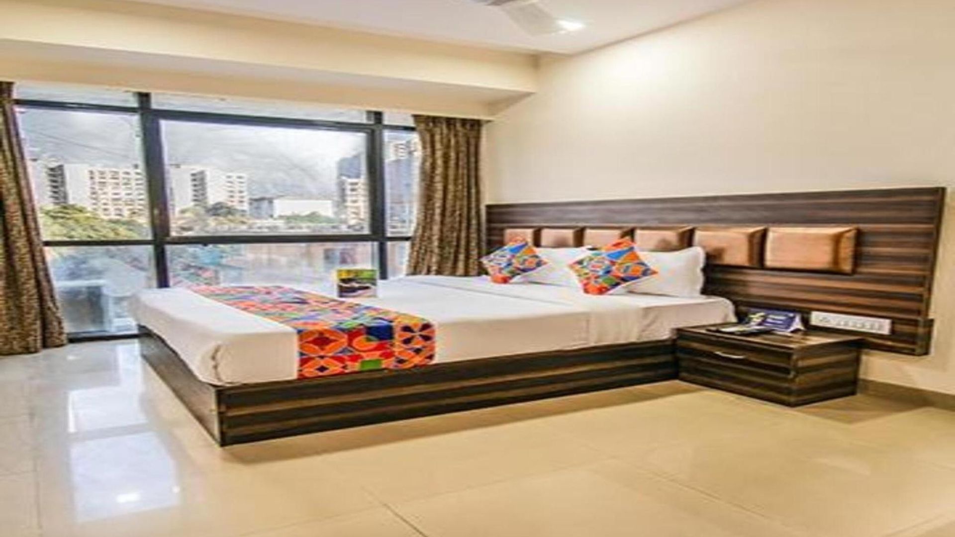 Hotel Retreats At Precious Pearl - Near International Airport ! Mumbai