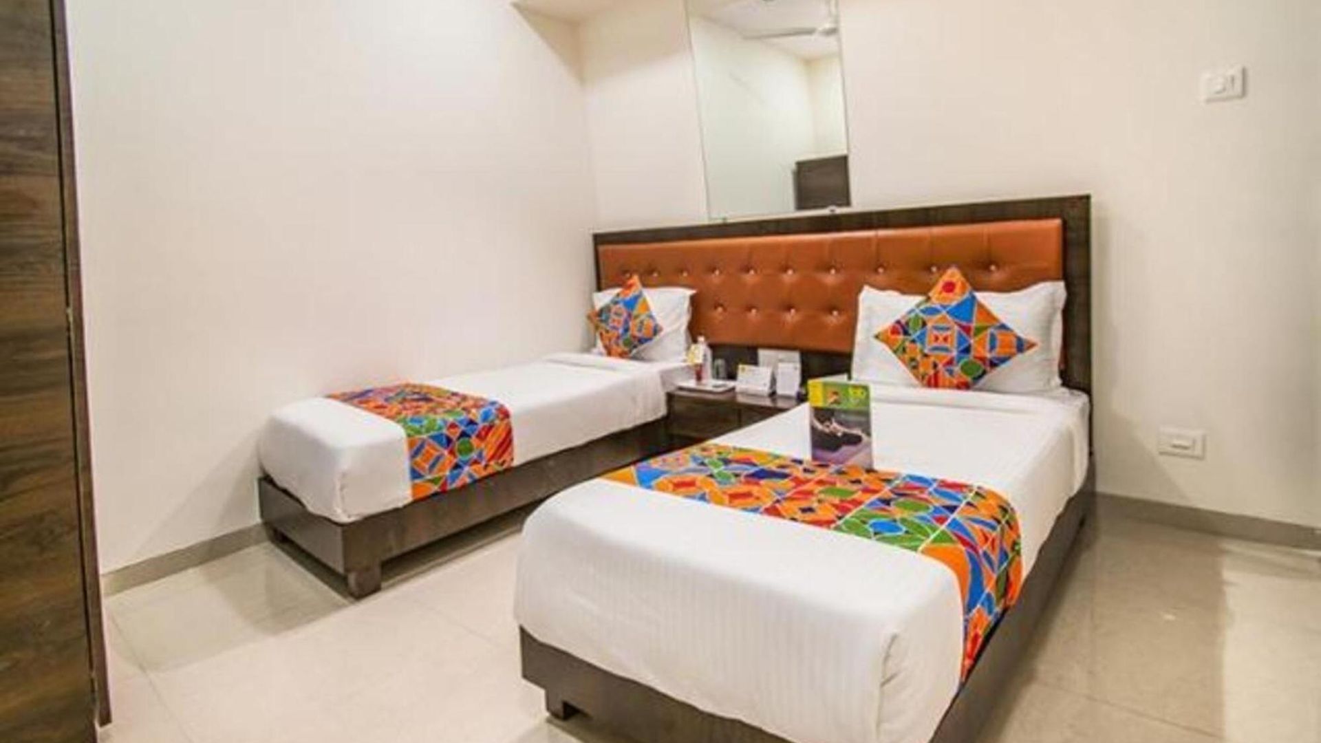 Retreats At Precious Pearl - Near International Airport ! Mumbai