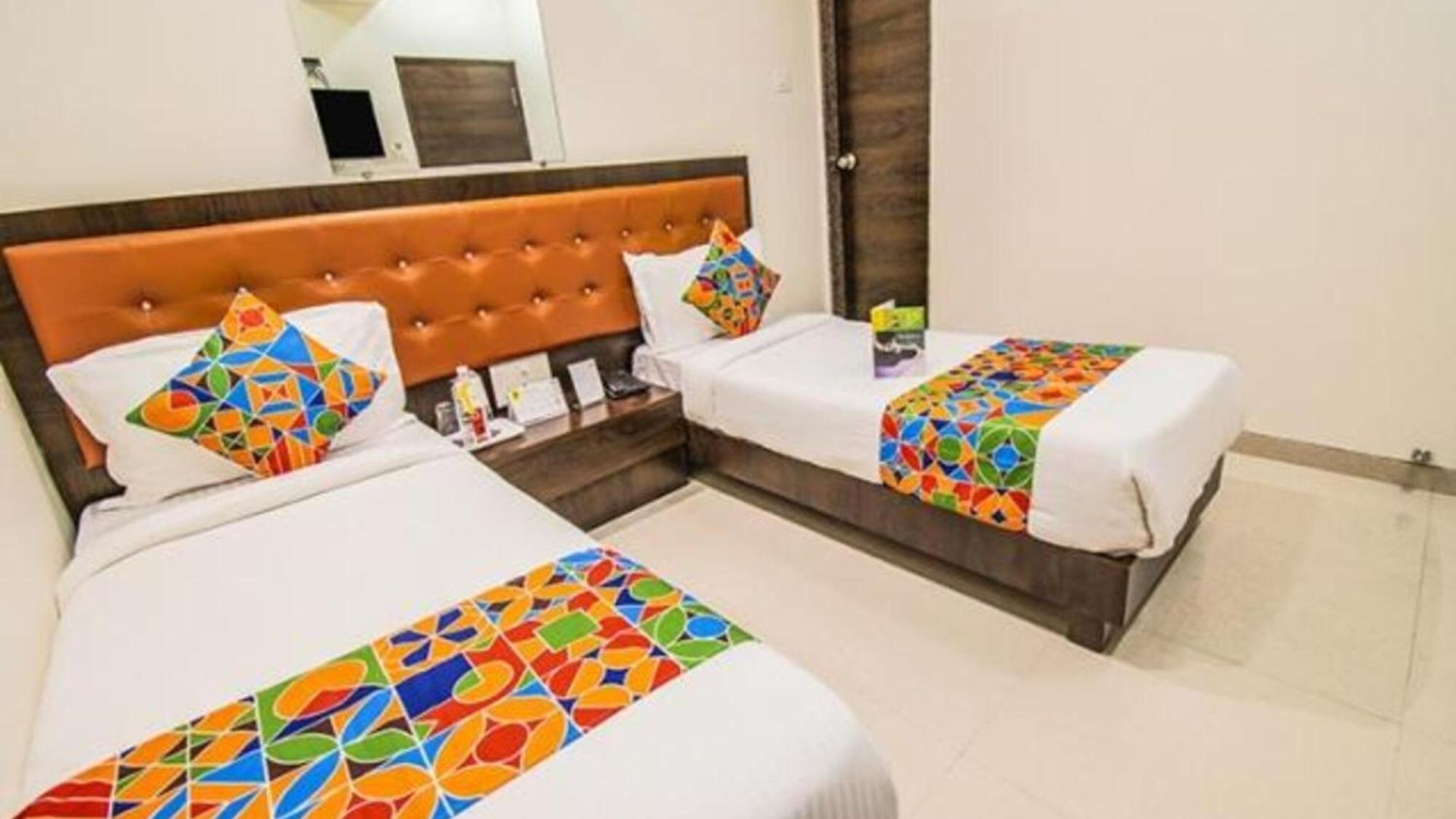 Retreats At Precious Pearl - Near International Airport ! 3* Mumbai