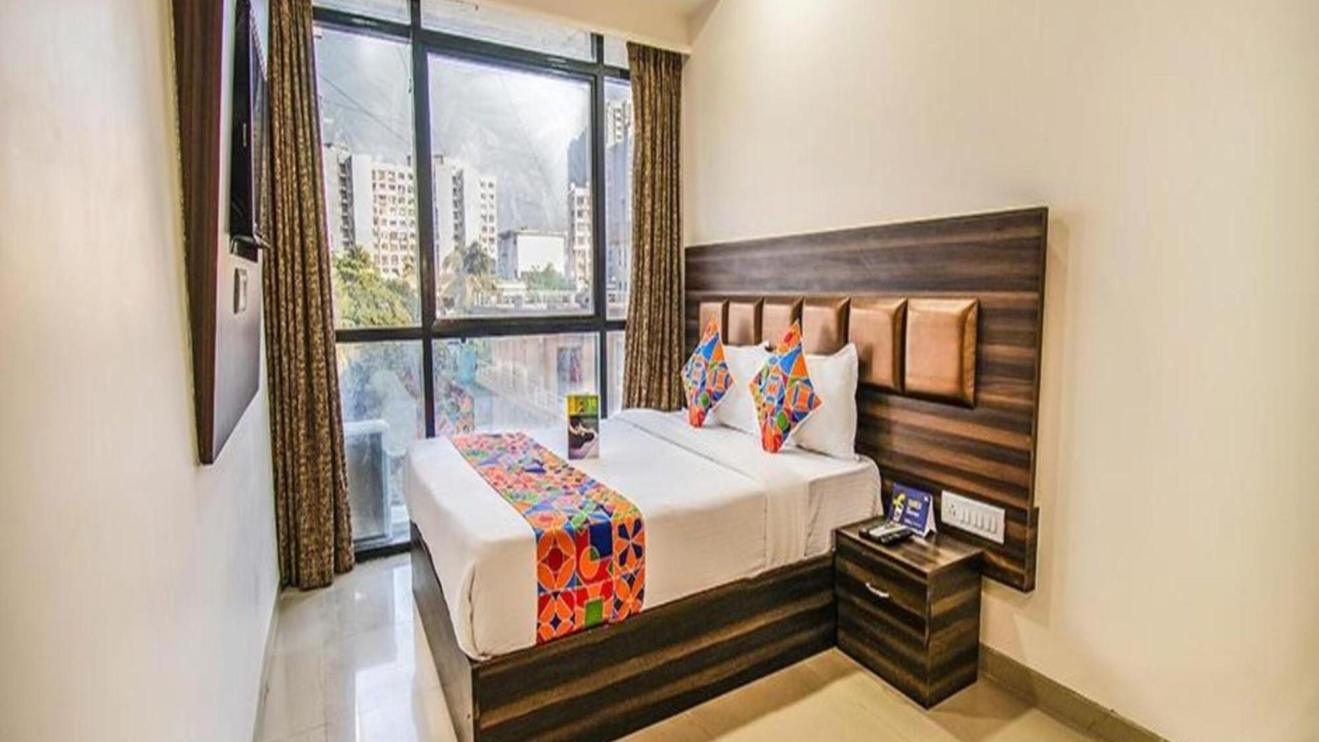 Hotel Retreats At Precious Pearl - Near International Airport ! Mumbai