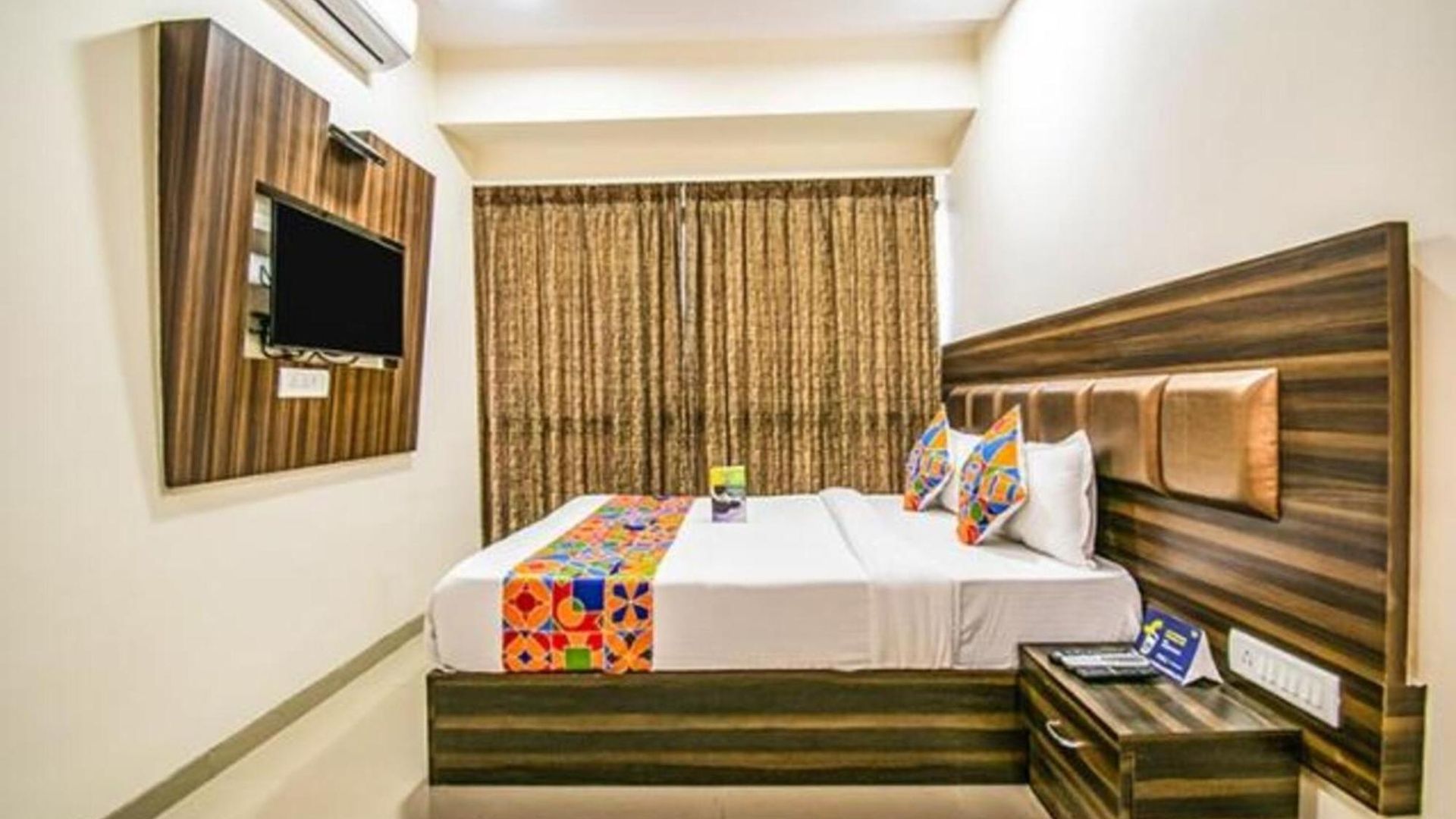 Hotel Retreats At Precious Pearl - Near International Airport ! 3*
