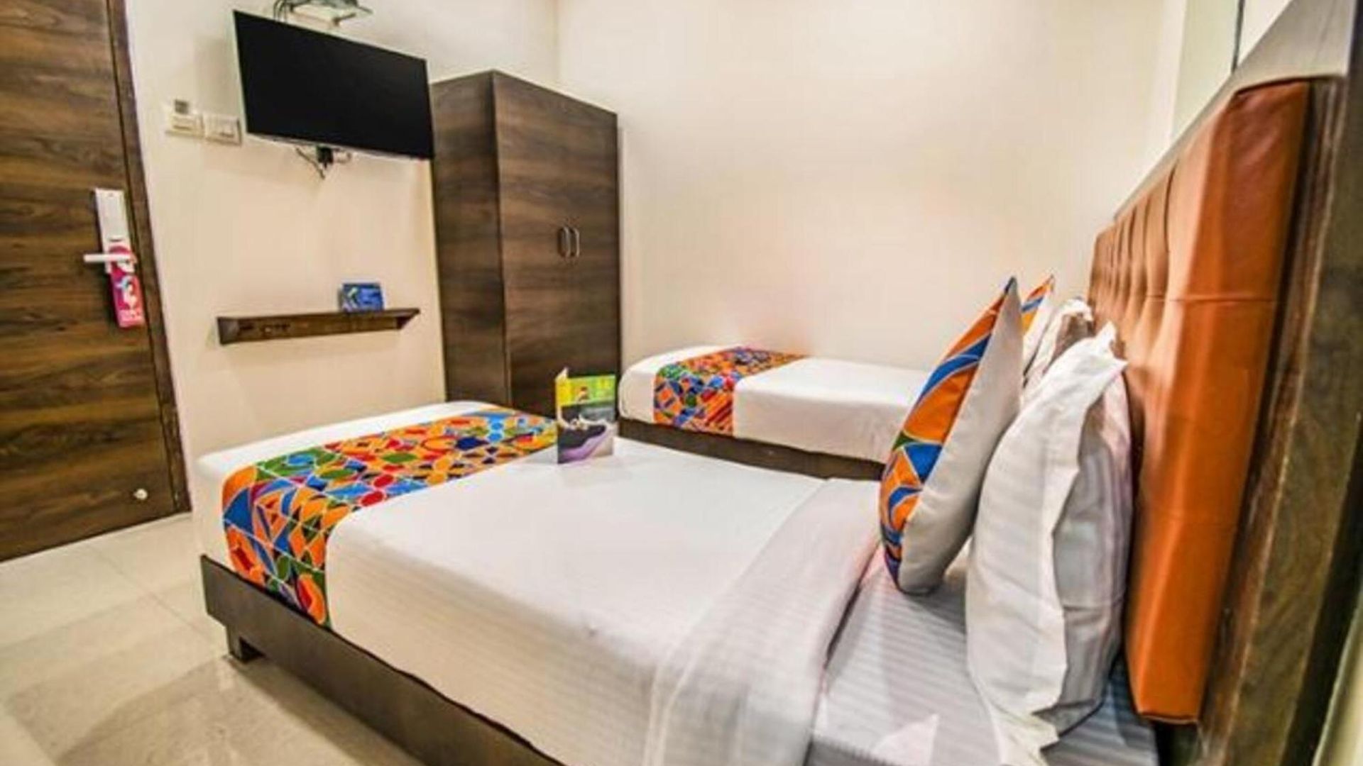 Retreats At Precious Pearl - Near International Airport ! Hotel Mumbai