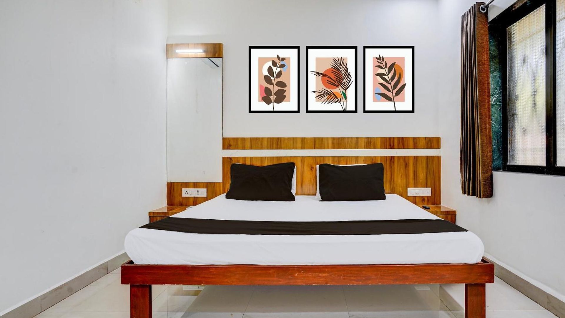 Hotel O Shree Prabhat 3*