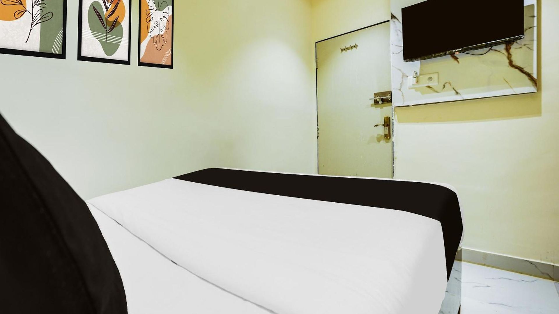 O Rishi Palace Hotel