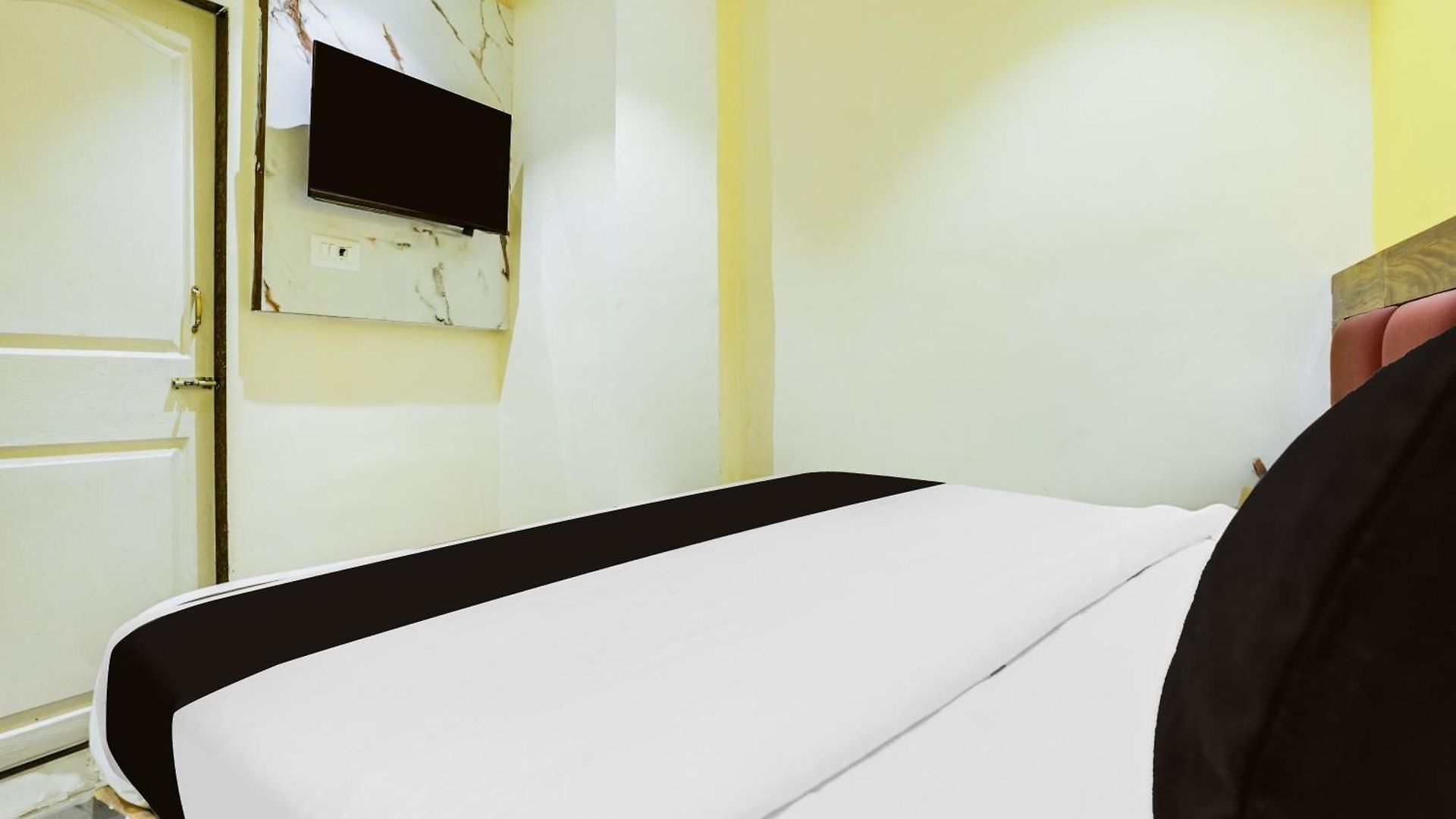 Hotel O Rishi Palace 3*