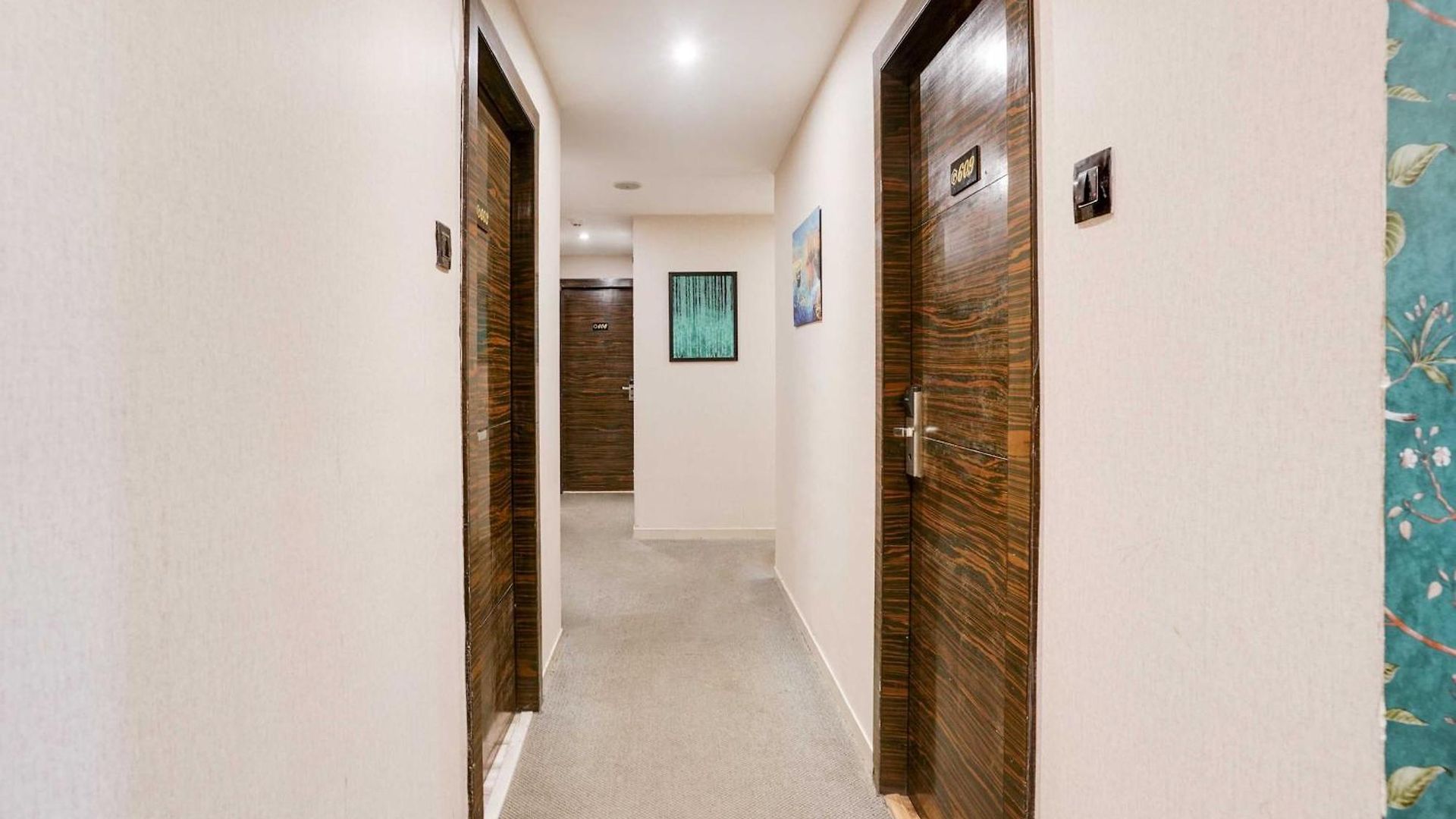 Hotel O Andheri Near Western Express Highway