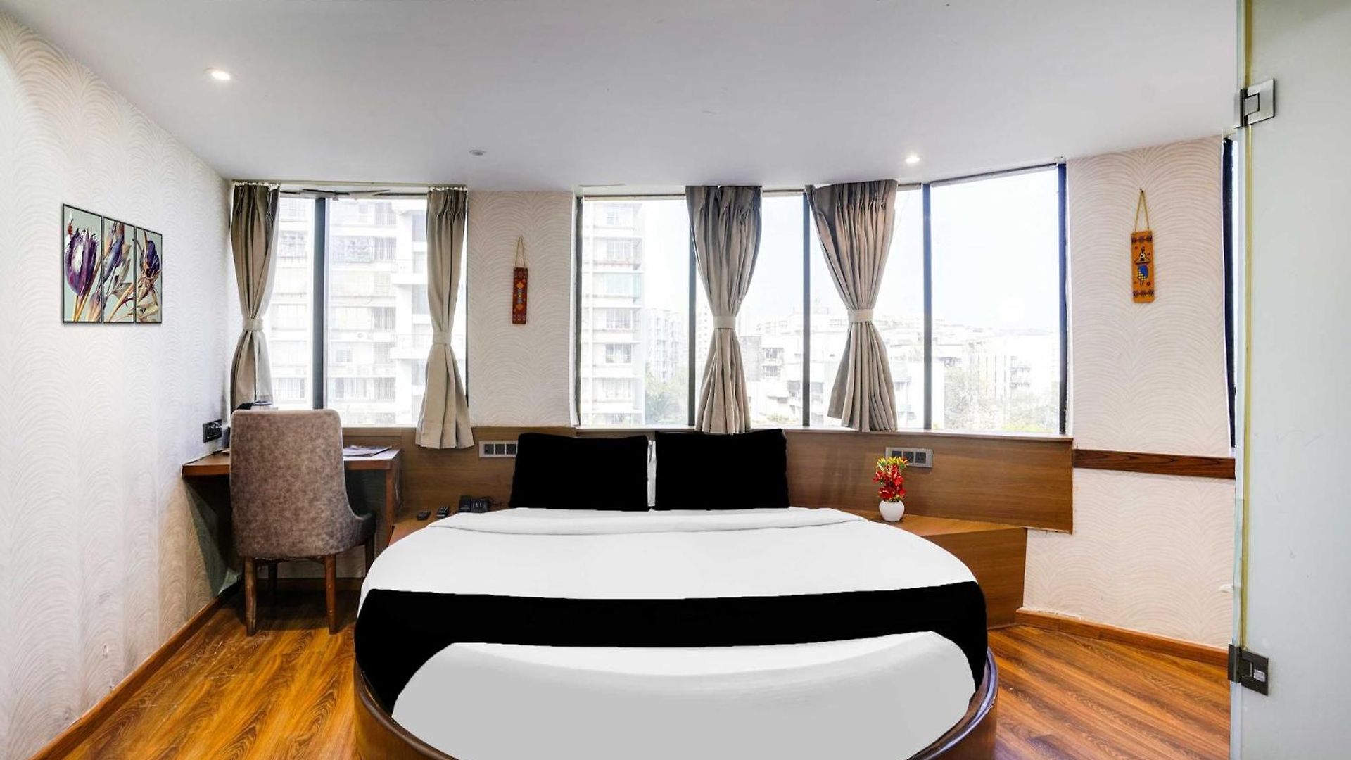 Hotel O Andheri Near Western Express Highway