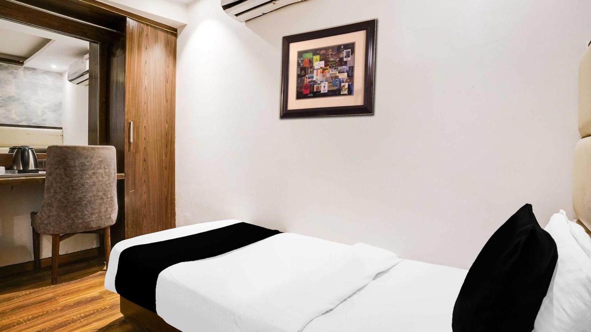 O Andheri Near Western Express Highway 3*