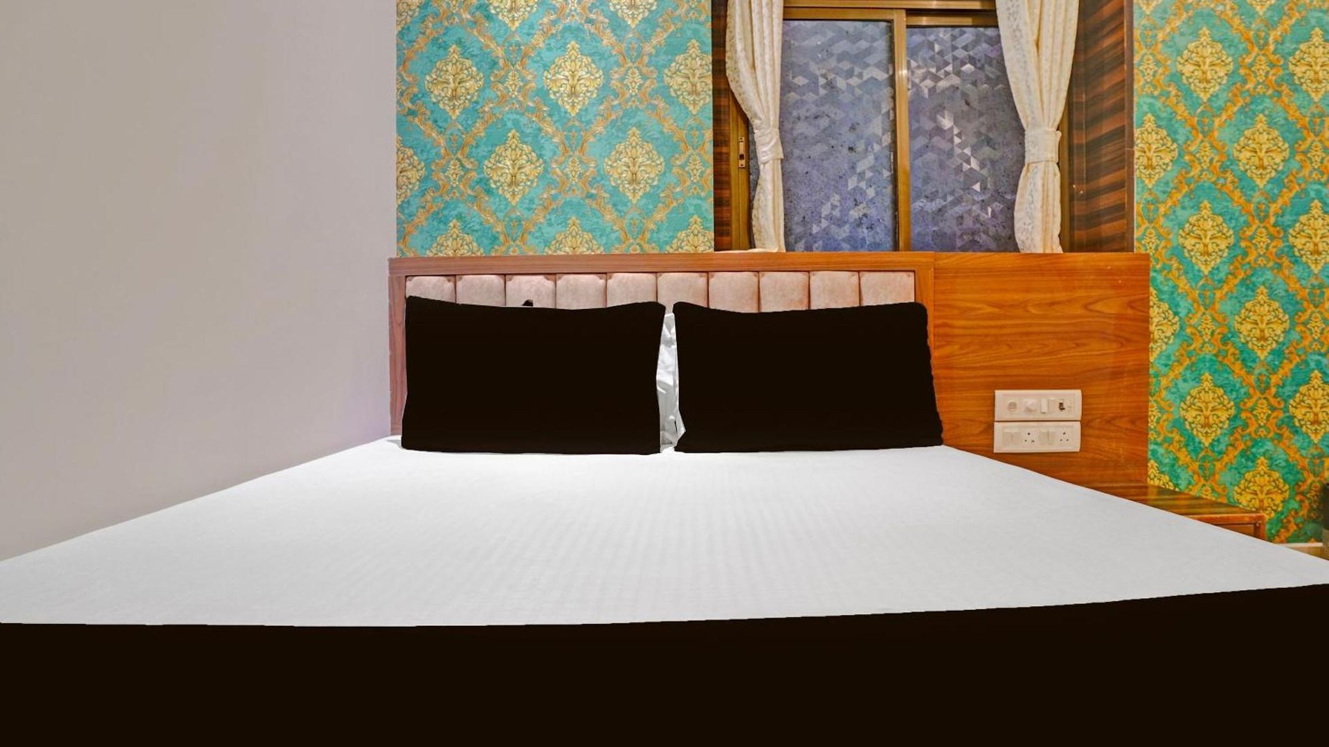 Hotel O Golden Mumbai