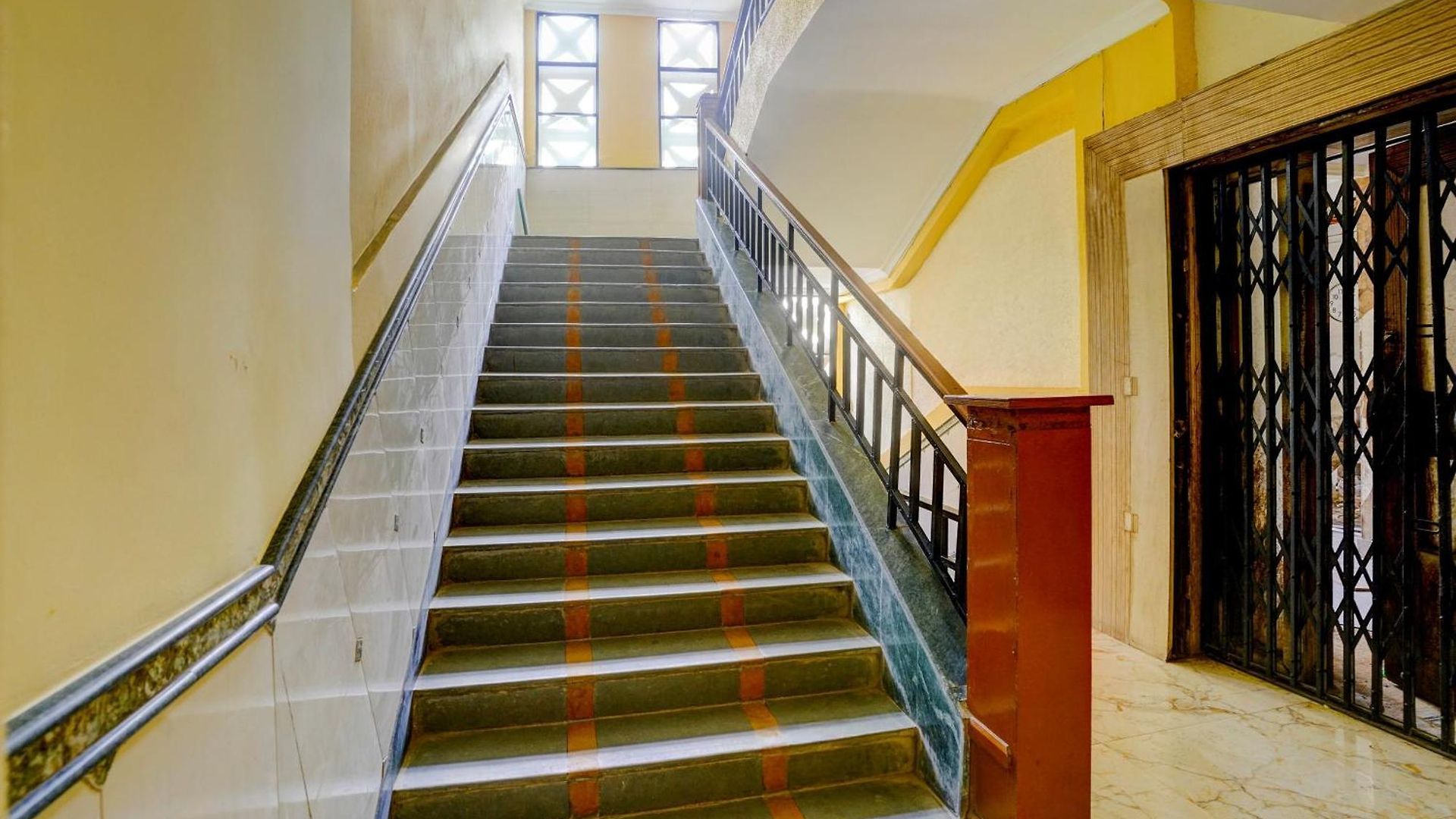 O Royal Hotel