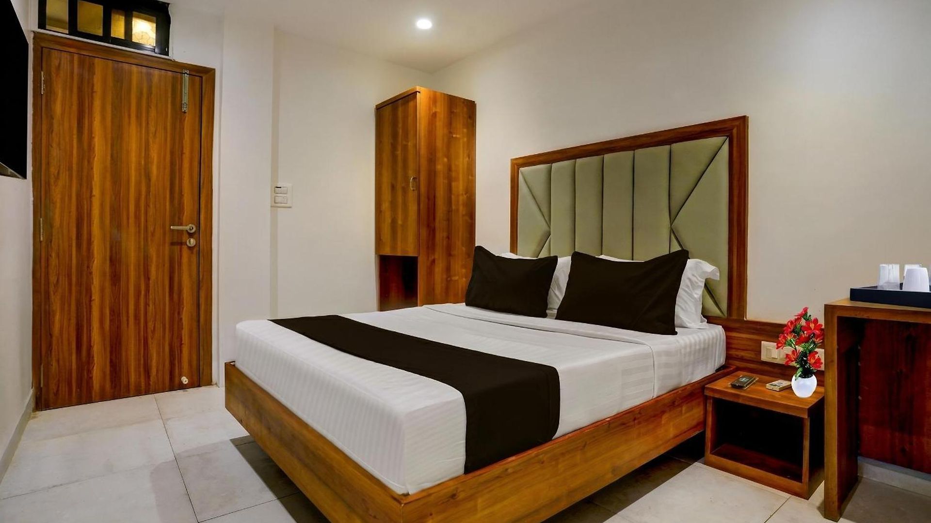 Super Collection O Sakinaka Airport T2 Hotel
