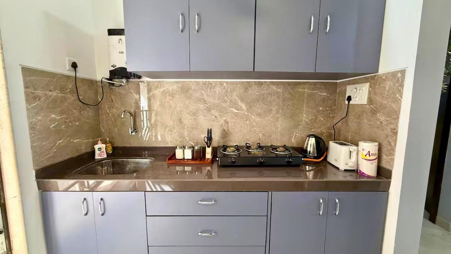 Modern 2 Bedroom Bandra Trendy Location * Mumbai