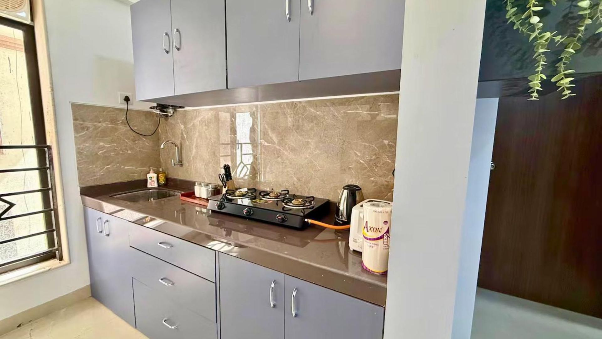Apartment Modern 2 Bedroom Bandra Trendy Location