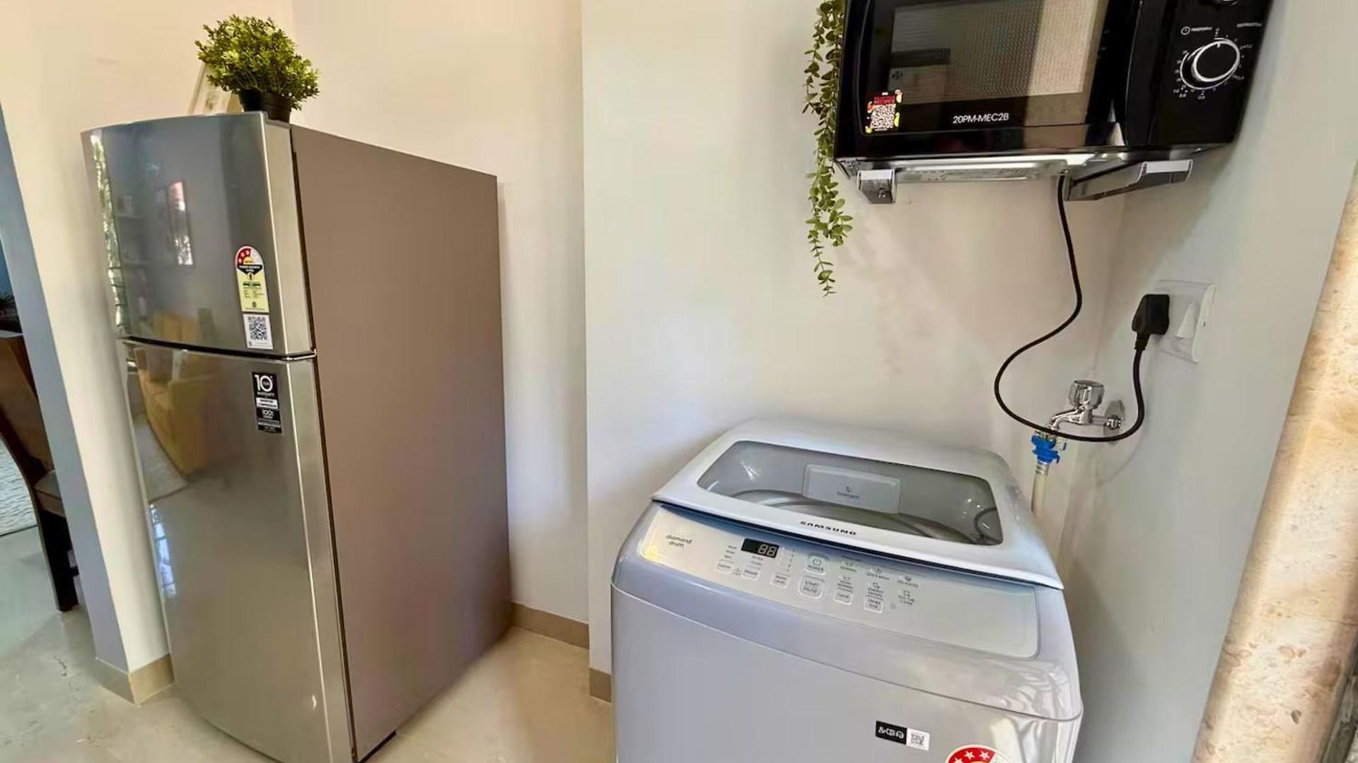 Apartment Modern 2 Bedroom Bandra Trendy Location *