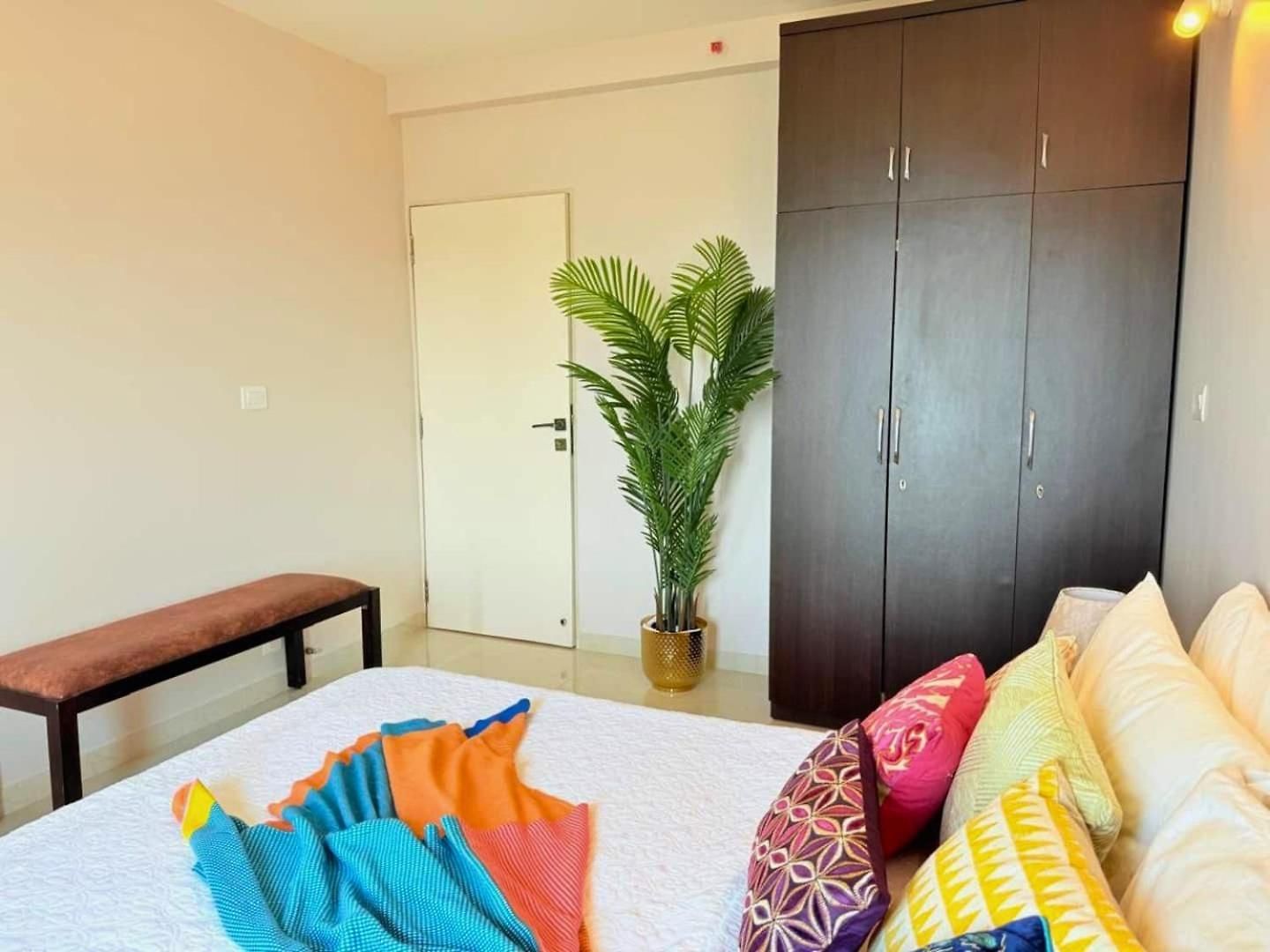 Connekthomes - 5 Star 3bed3bath Luxury Pool, Gym Near Airport Bkc Mumbai