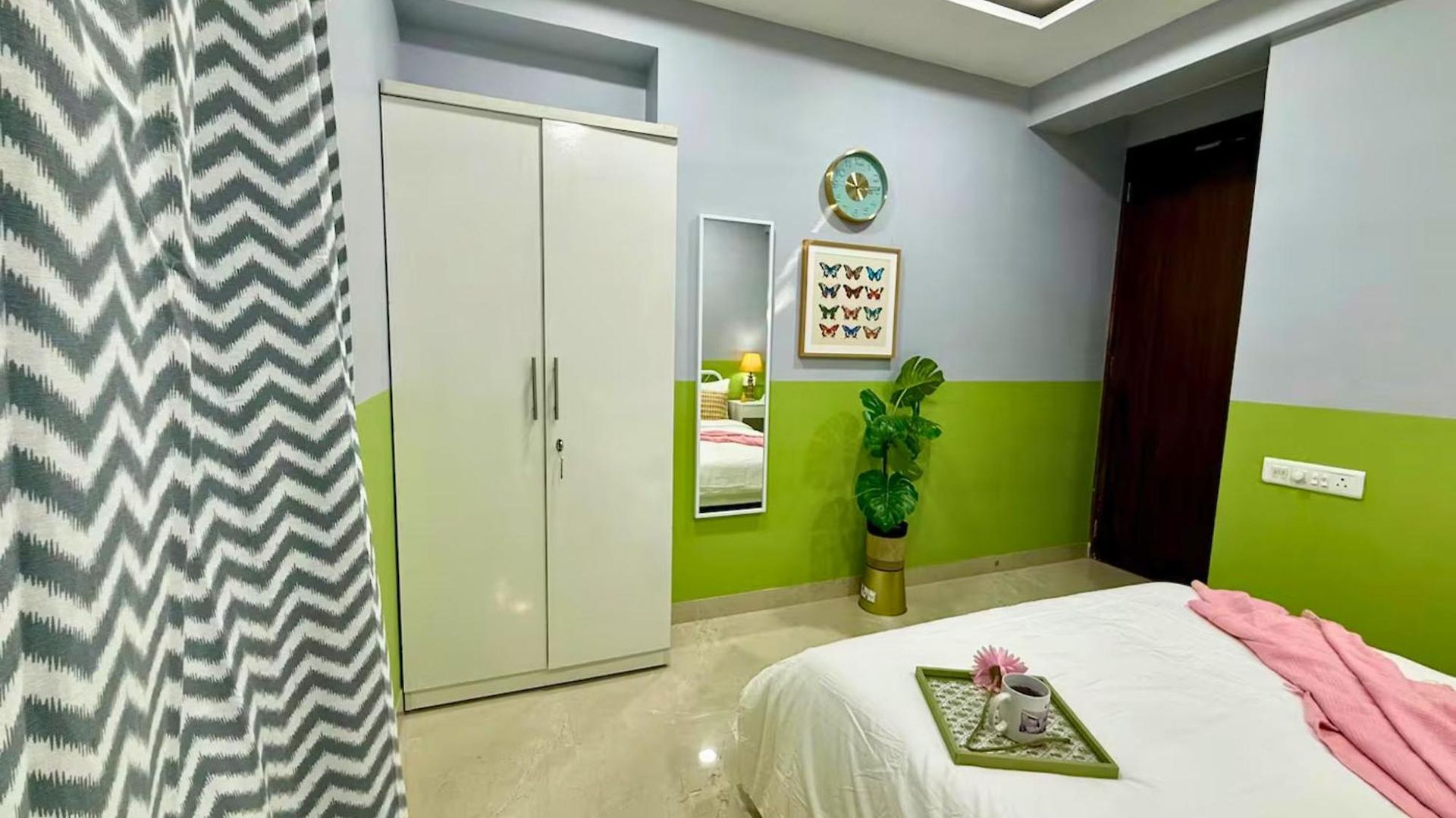Apartment Modern 2 Bedroom Bandra Trendy Location *